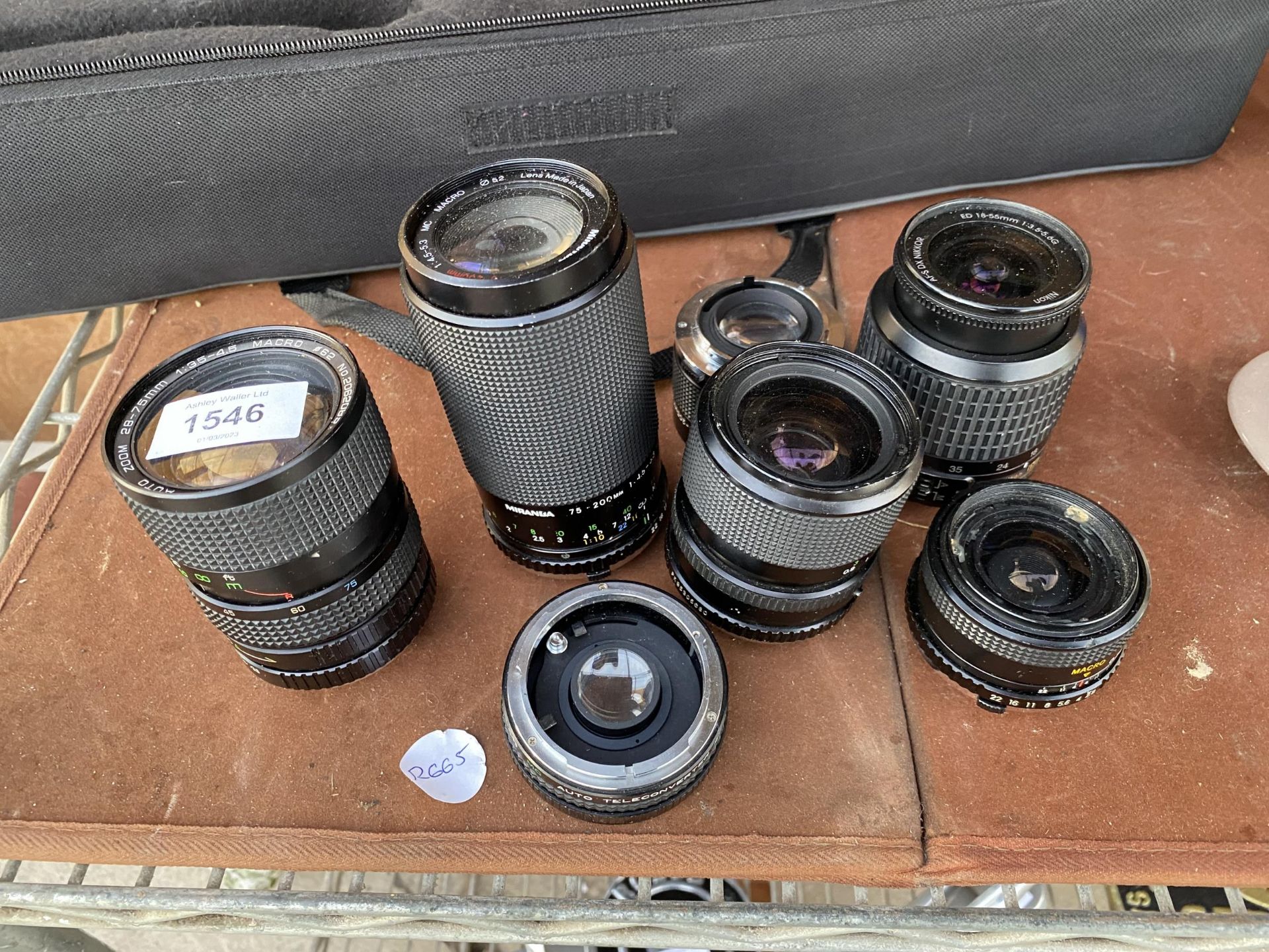 AN ASSORTMENT OF CAMERA LENS' TO INCLUDE A MACRO HUNTER AUTO LENS AND A MIRANDA LENS ETC