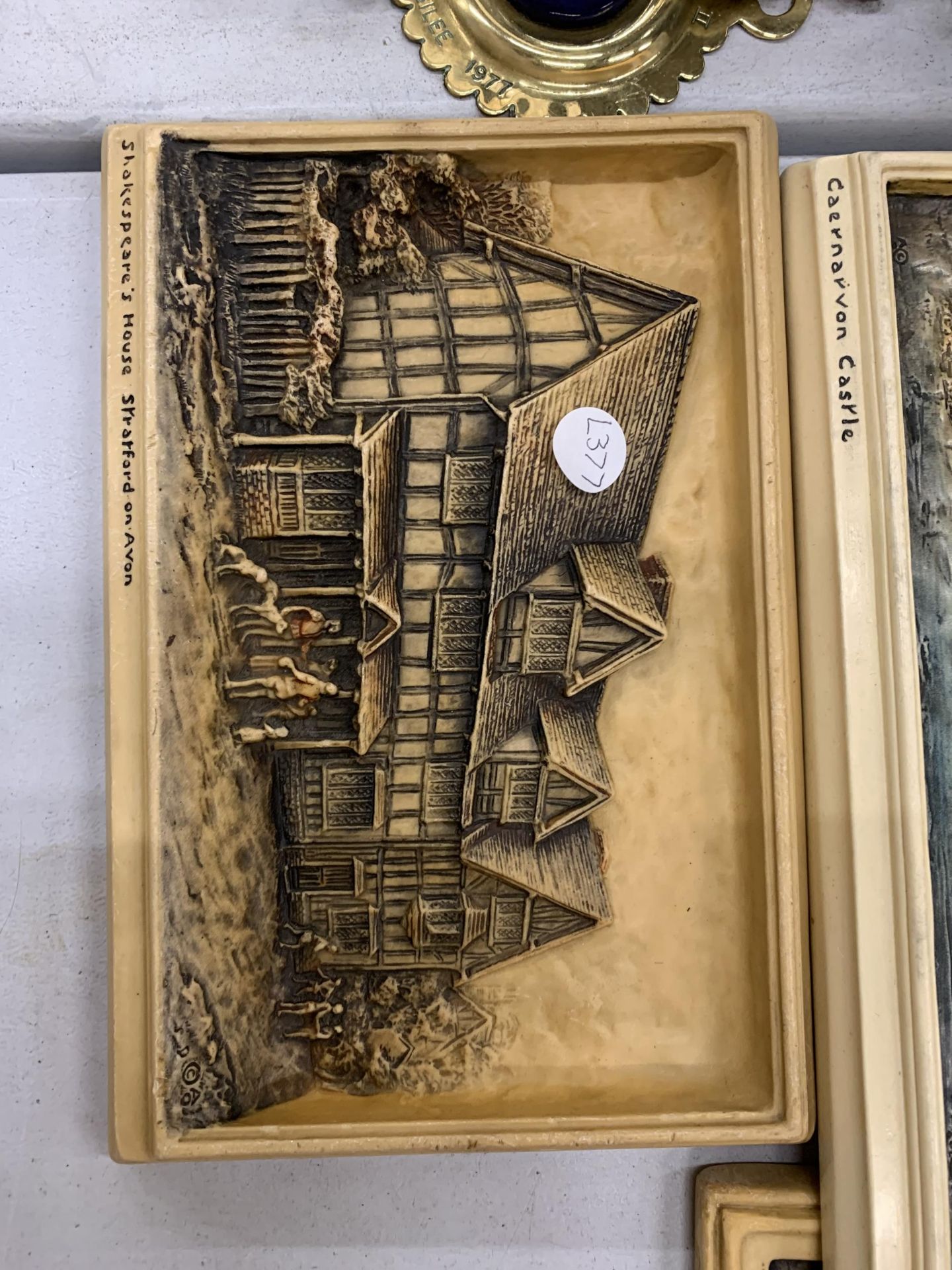 FOUR VINTAGE 3-D WALL PLAQUES WITH HISTORIC SCENES - Image 7 of 10