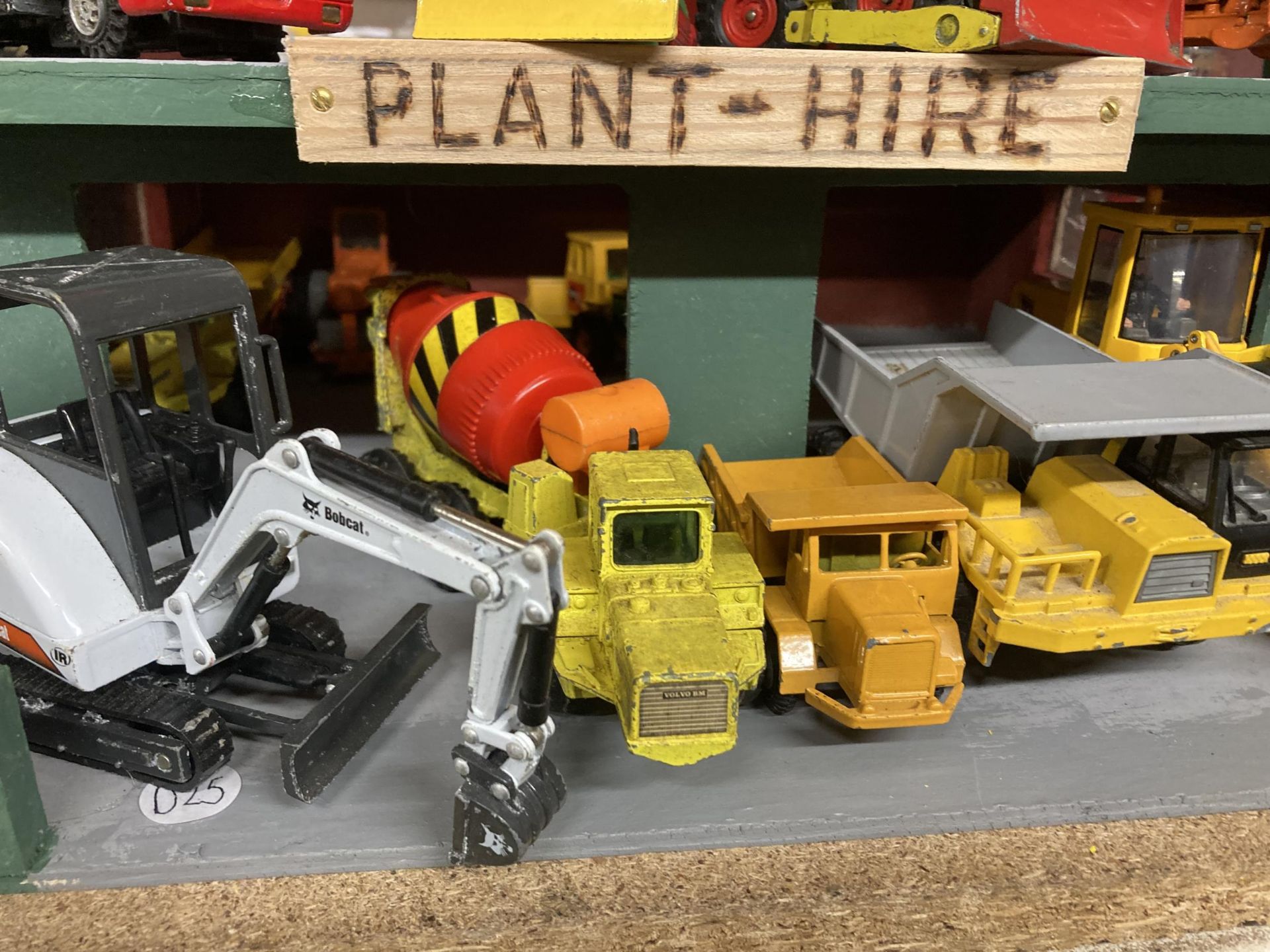 A PLANT HIRE GARAGE WITH TWELVE VARIOUS VEHICLES AND MACHINES - Image 3 of 4