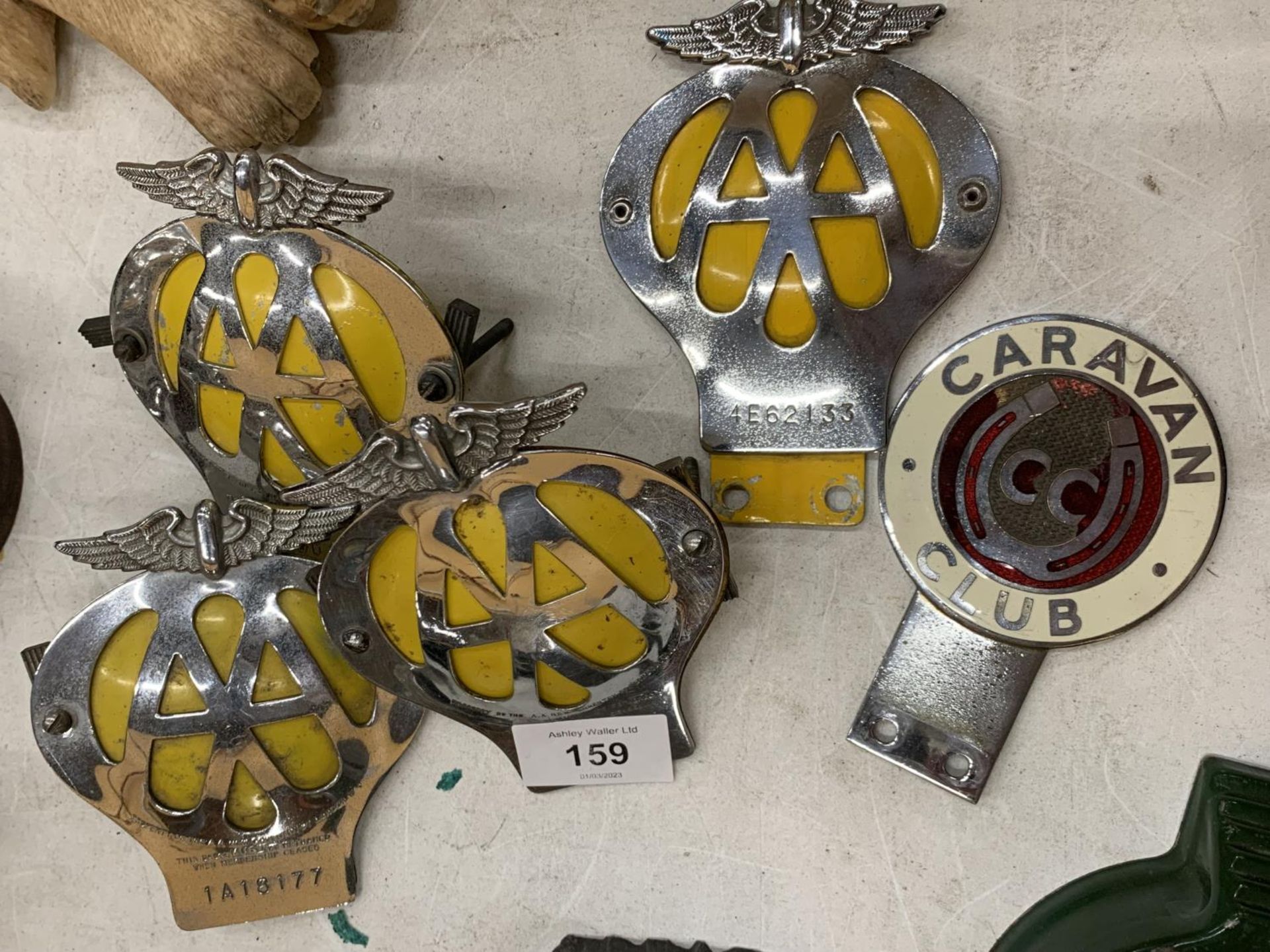 AQUANTITY OF VINTAGE CAR BADGES TO INCLUDE THE A A AND THE CARAVAN CLUB - Image 2 of 6