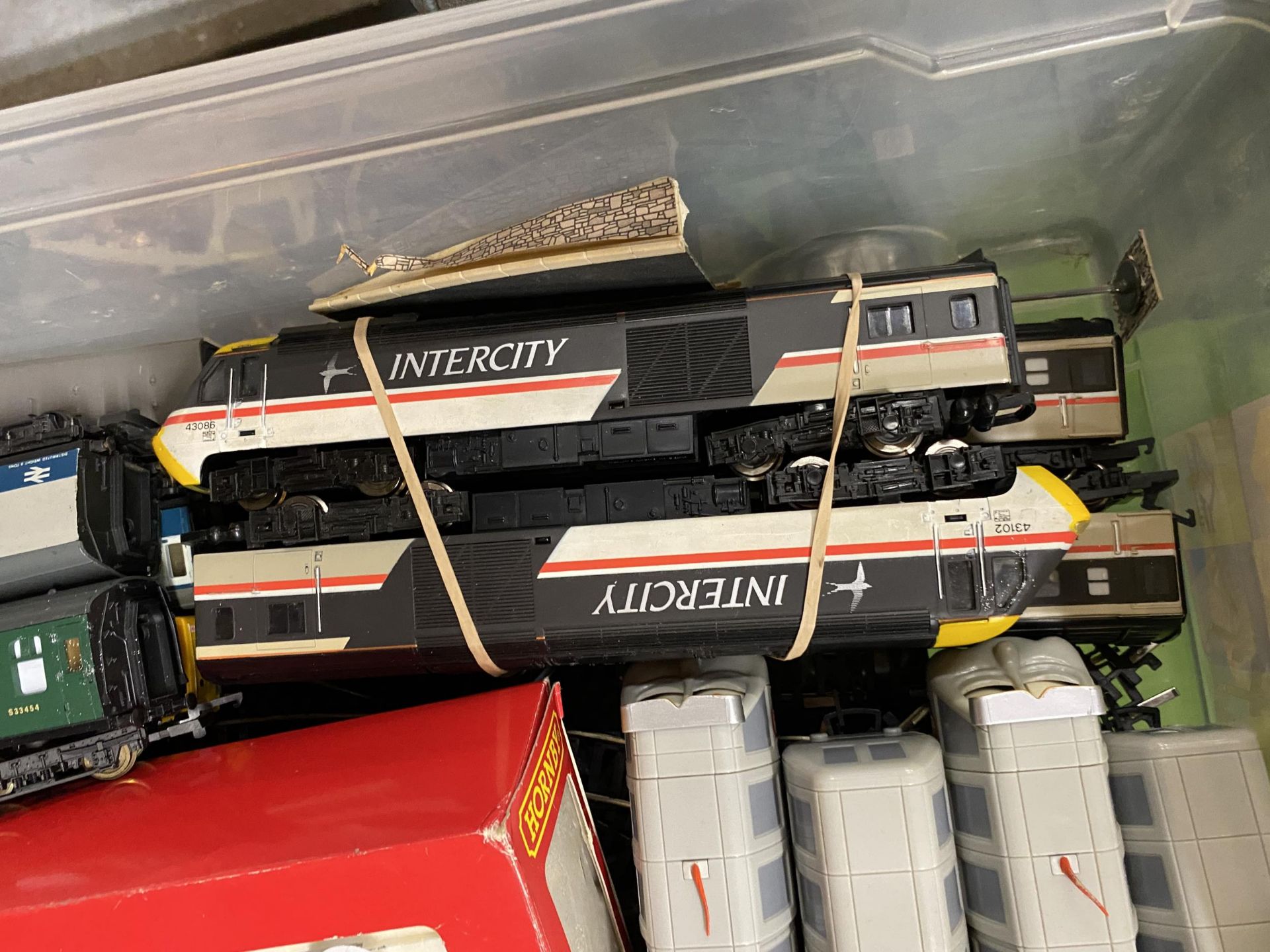 A MIXED LOT OF MODEL RAILWAY ITEMS TO INCLUDE INTERCITY MODELS ETC - Image 2 of 3