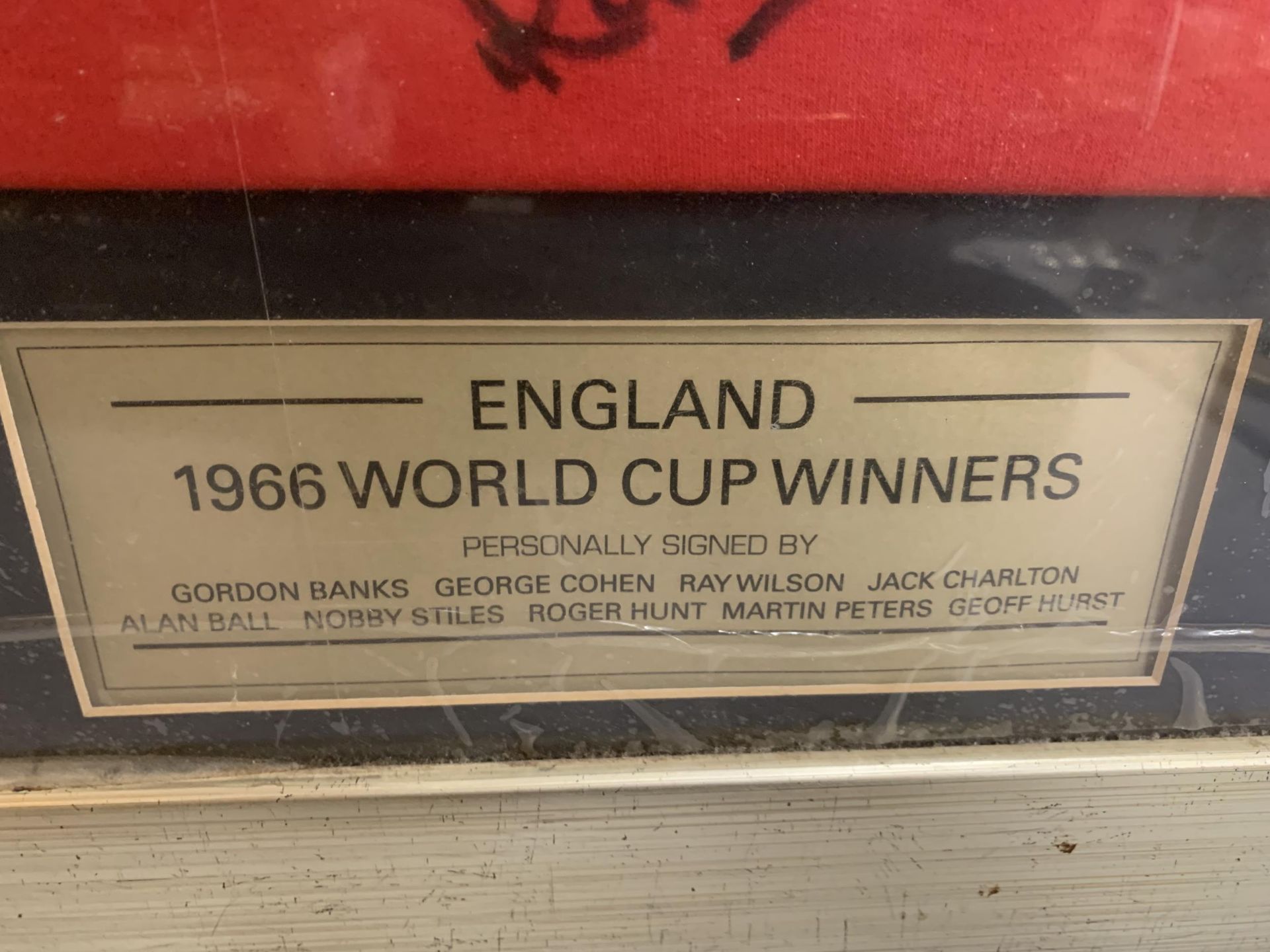 A FRAMED AUTHENTIC 1966 ENGLAND WORLD CUP FOOTBALL SHIRT SIGNED BY GORDON BANKS, GEOFF HURST, JACK - Image 5 of 9