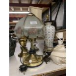 FIVE TABLE LAMPS TO INCLUDE CERAMIC AND BRASS