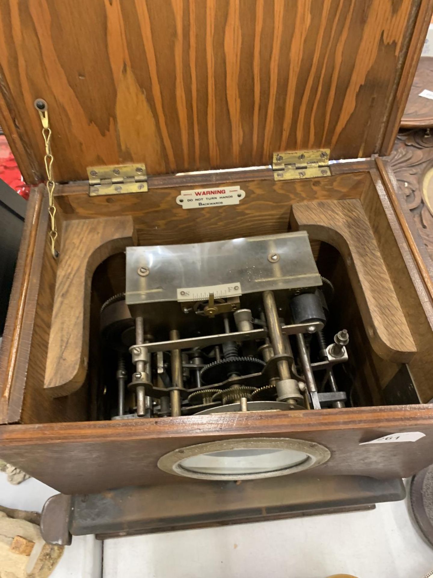 A VINTAGE 'BLICK TIME RECORDERS' CLOCKING IN CLOCK IN A MAHOGANY CASE - Image 6 of 6