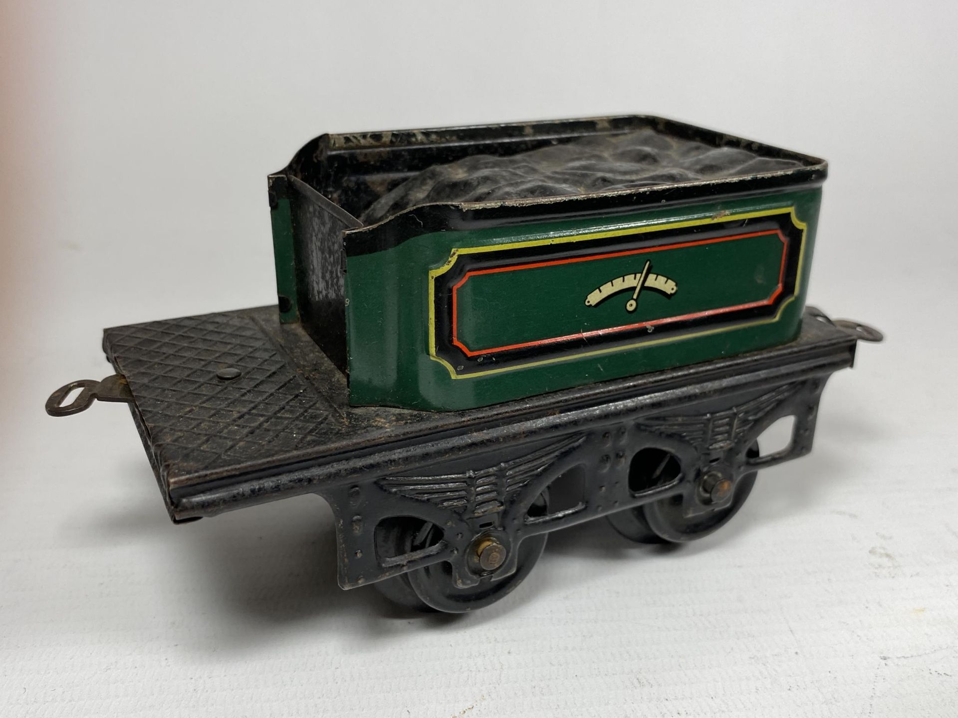 A VINTAGE BING GERMAN RAILWAY I 48 LOCOMOTIVE AND TENDER - Image 4 of 6