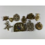 A MIXED COLLECTION OF VINTAGE MILITARY CAP BADGES