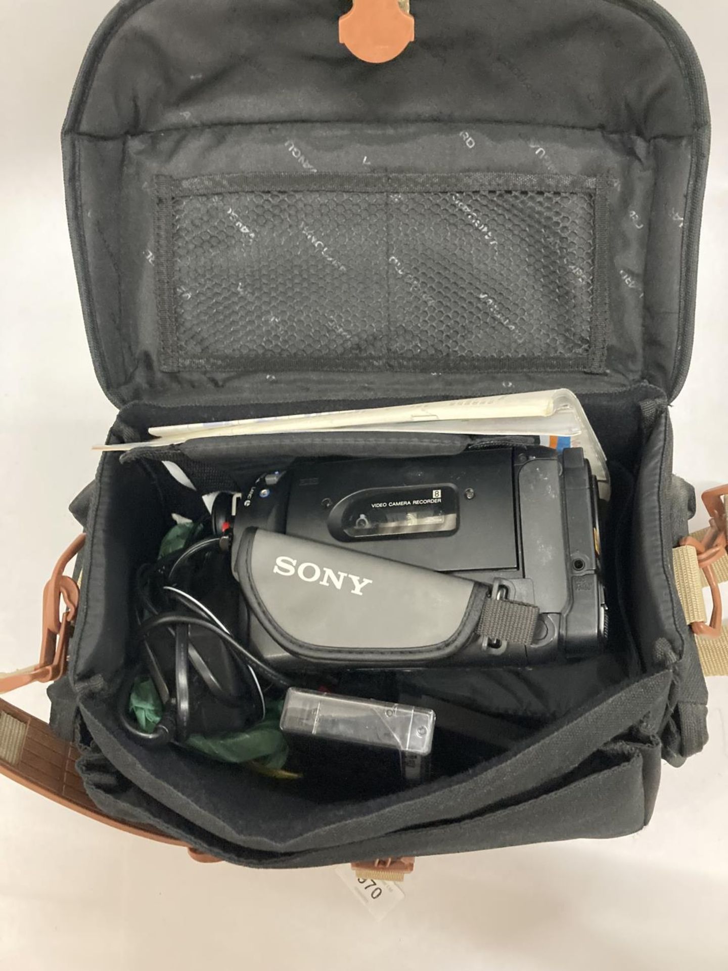 A SONY VIDEO CAMERA RECORDER WITH ACCESSORIES IN A VANGUARD BAG - Image 4 of 10