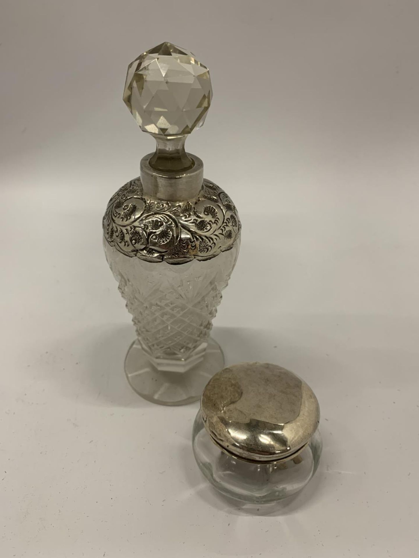 FIVE HALLMARKED SILVER AND CUT GLASS ITEMS, PERFUME BOTTLES ETC - Image 6 of 6