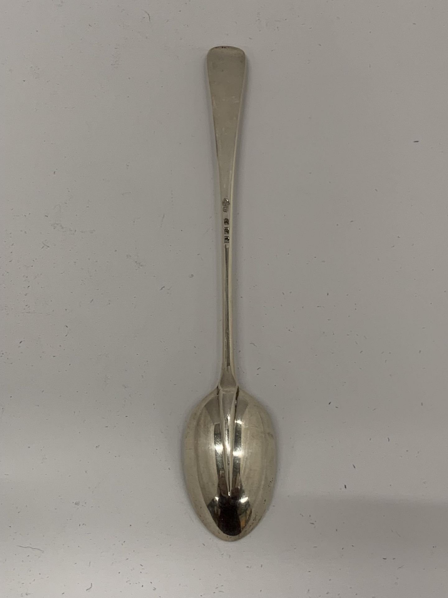 A HALLMARKED SILVER LONG HANDLED SPOON, LENGTH 19CM, WEIGHT 45G - Image 3 of 6