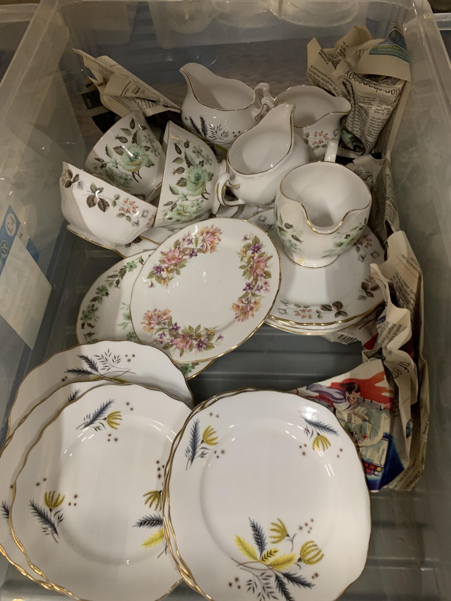 TWO BOXES OF ASSORTED COLCLOUGH PART DINNER SETS - Image 3 of 7