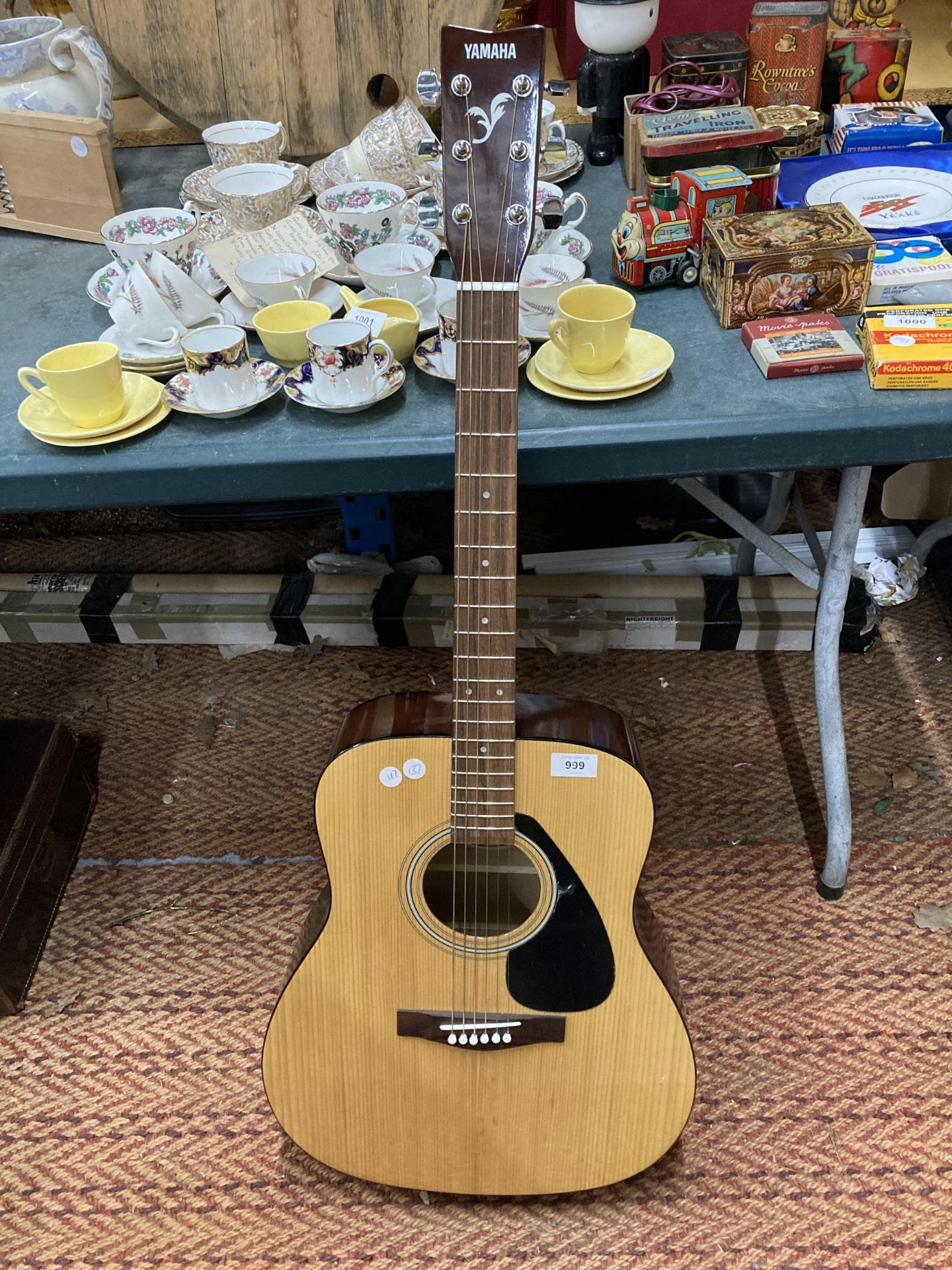 A YAMAHA ACOUSTIC GUITAR