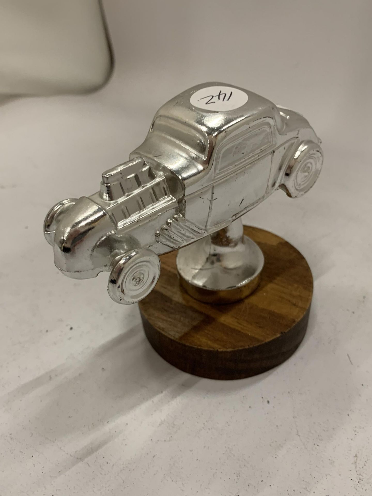 A HOT ROD TROPHY ON A WOODEN BASE HEIGHT 10CM