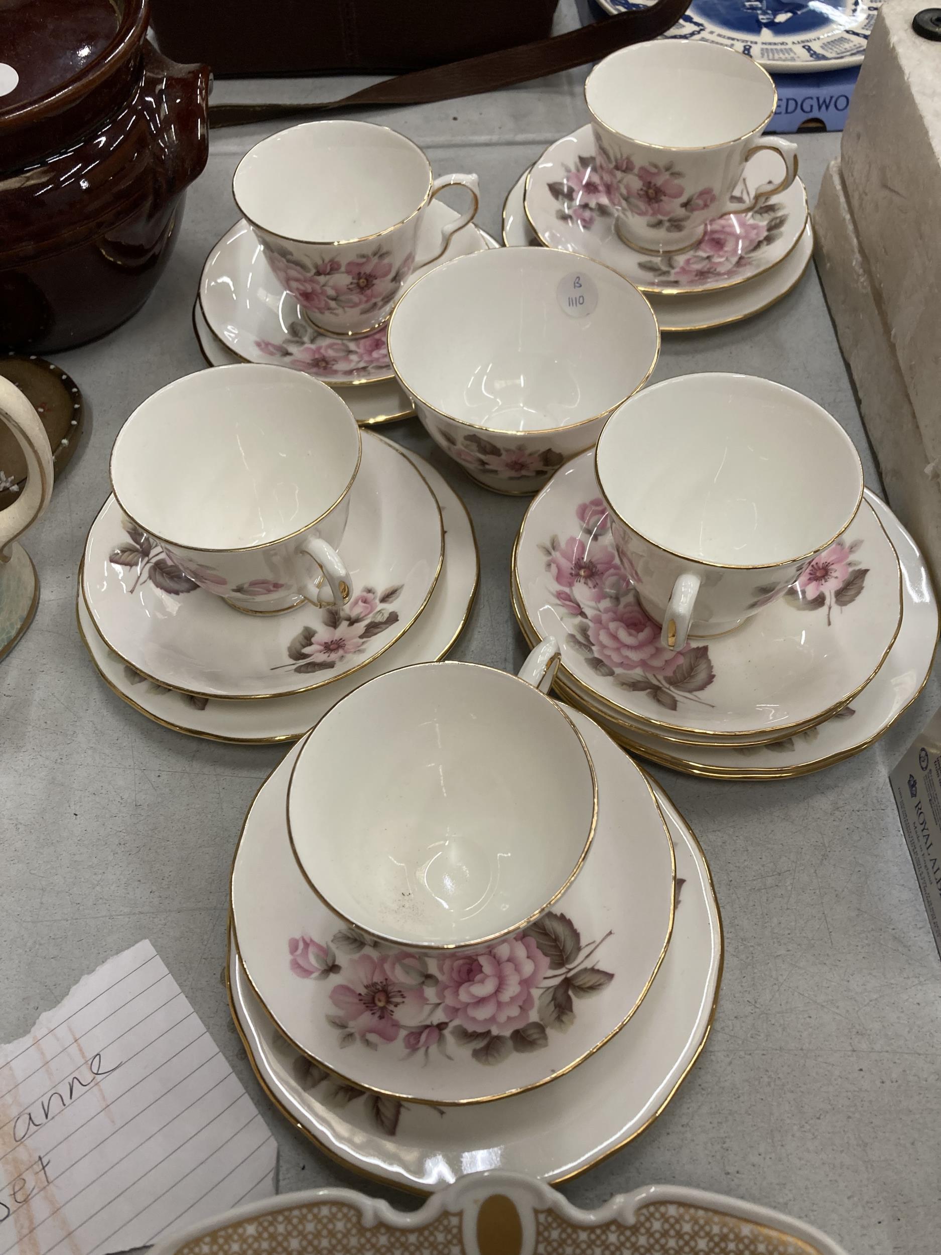 A QUEEN ANNE VINTAGE TEASET TO INCLUDE CUPS, SAUCERS, SIDE PLATES AND SUGAR BOWL PLUS A FLORA - Image 5 of 6