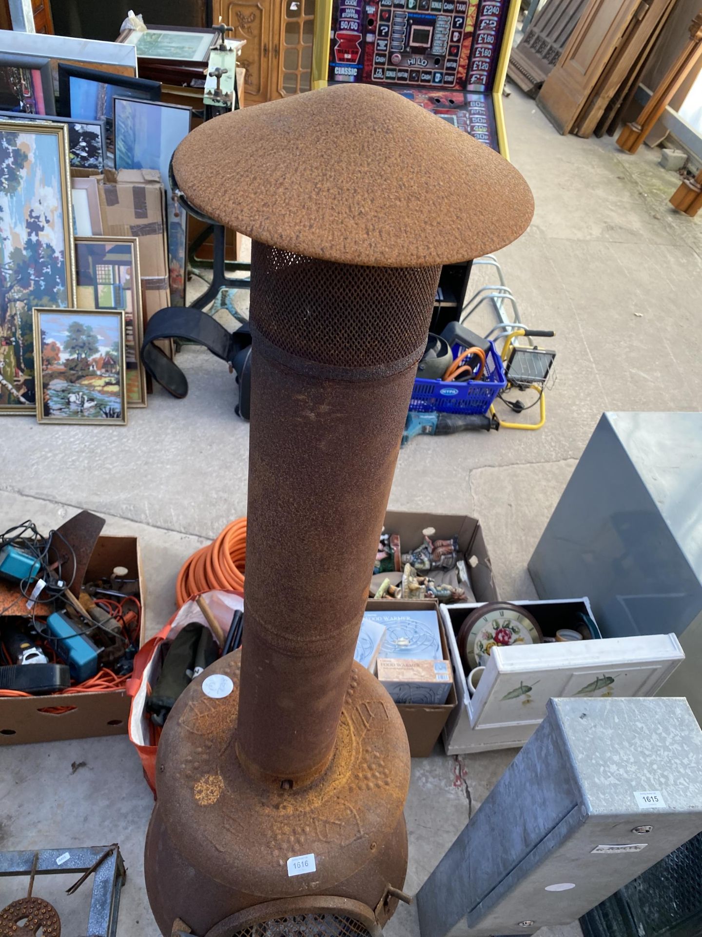 A LARGE METAL GARDEN CHIMENEA - Image 3 of 4