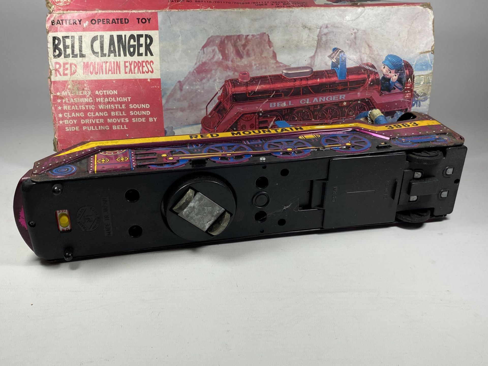 A BOXED BATTERY OPERATED TIN RED MOUNTAIN EXPRESS BELL CLANGER TRAIN - Image 4 of 6