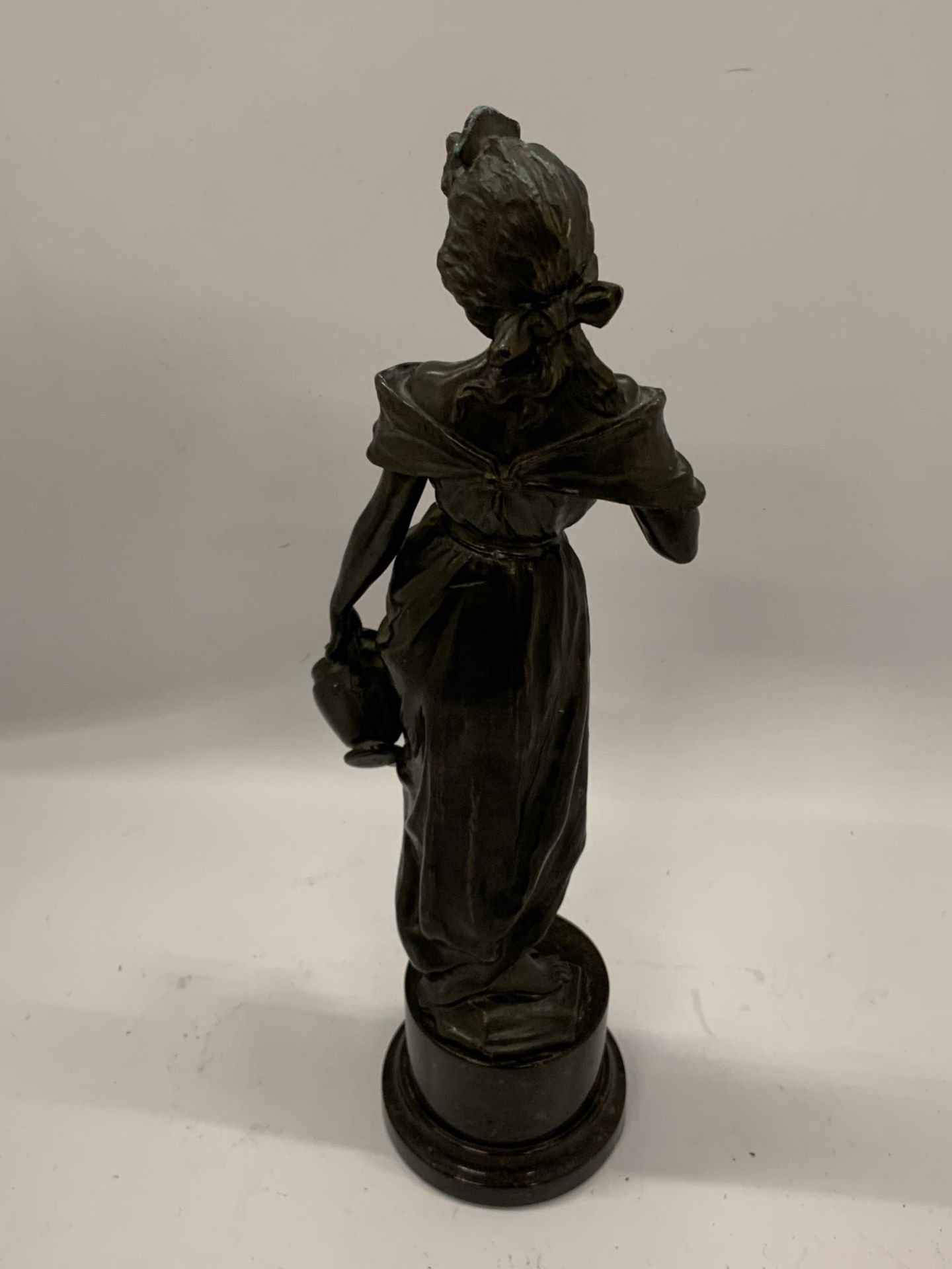 A BRONZE LADY FIGURE, HEIGHT 36.5CM - Image 3 of 6