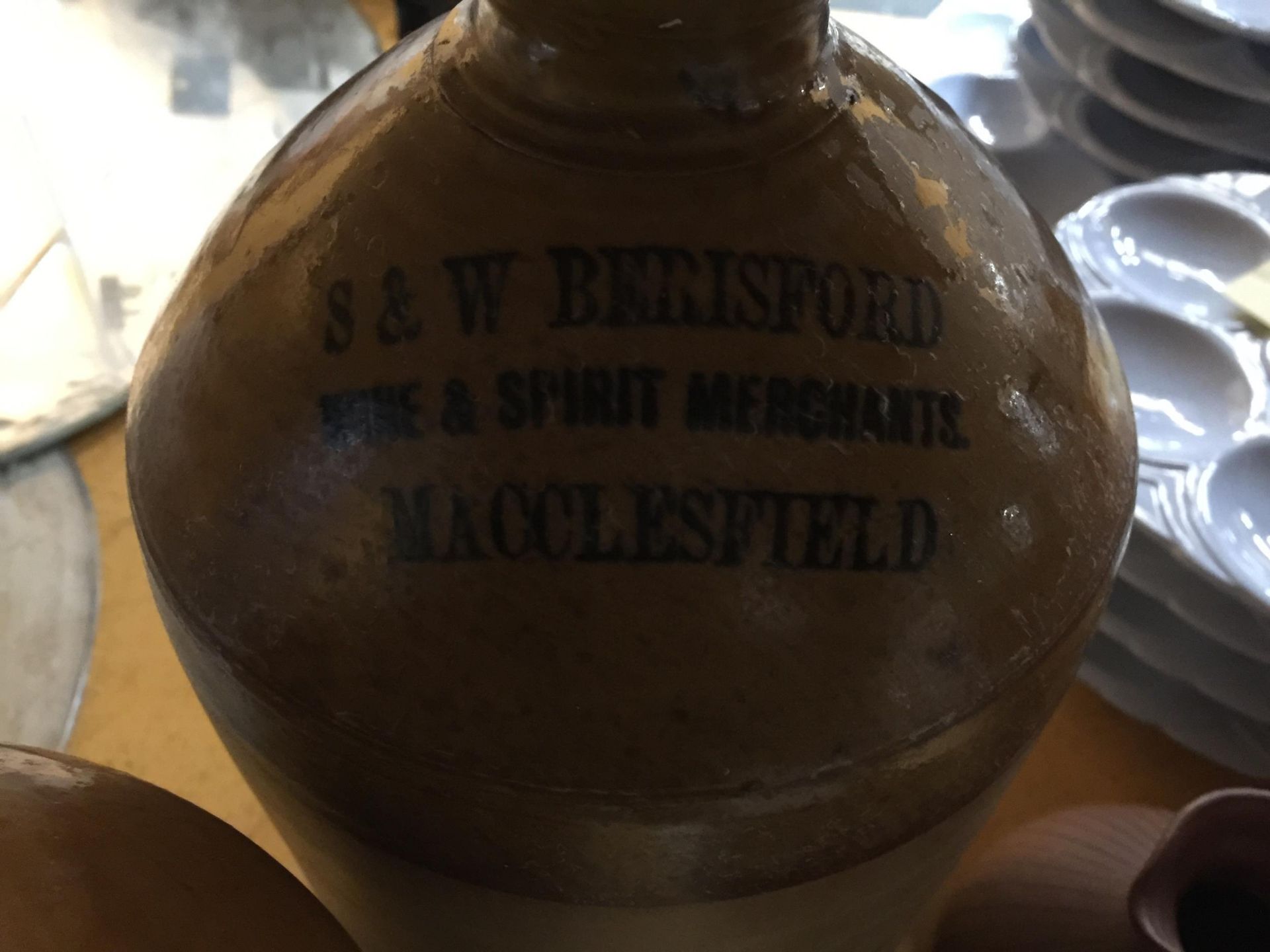 TWO VINTAGE STONEWARE WINE AND SPIRIT FLAGONS WITH THE MAKERS ROBERT LEE, KNUTSFORD AND S & W - Image 5 of 6