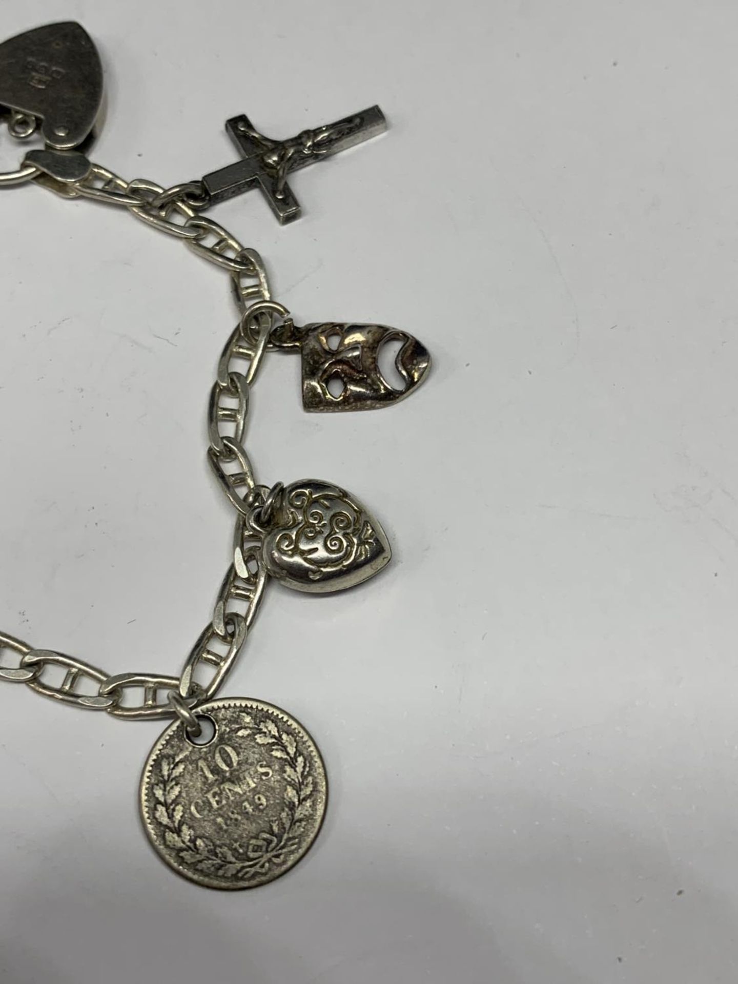 A SILVER BRACELET WITH EIGHT CHARMS - Image 3 of 3