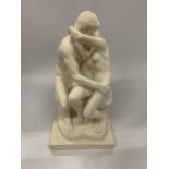 A VINTAGE PARIAN STYLE FIGURE GROUP OF LOVERS, HEIGHT 27CM