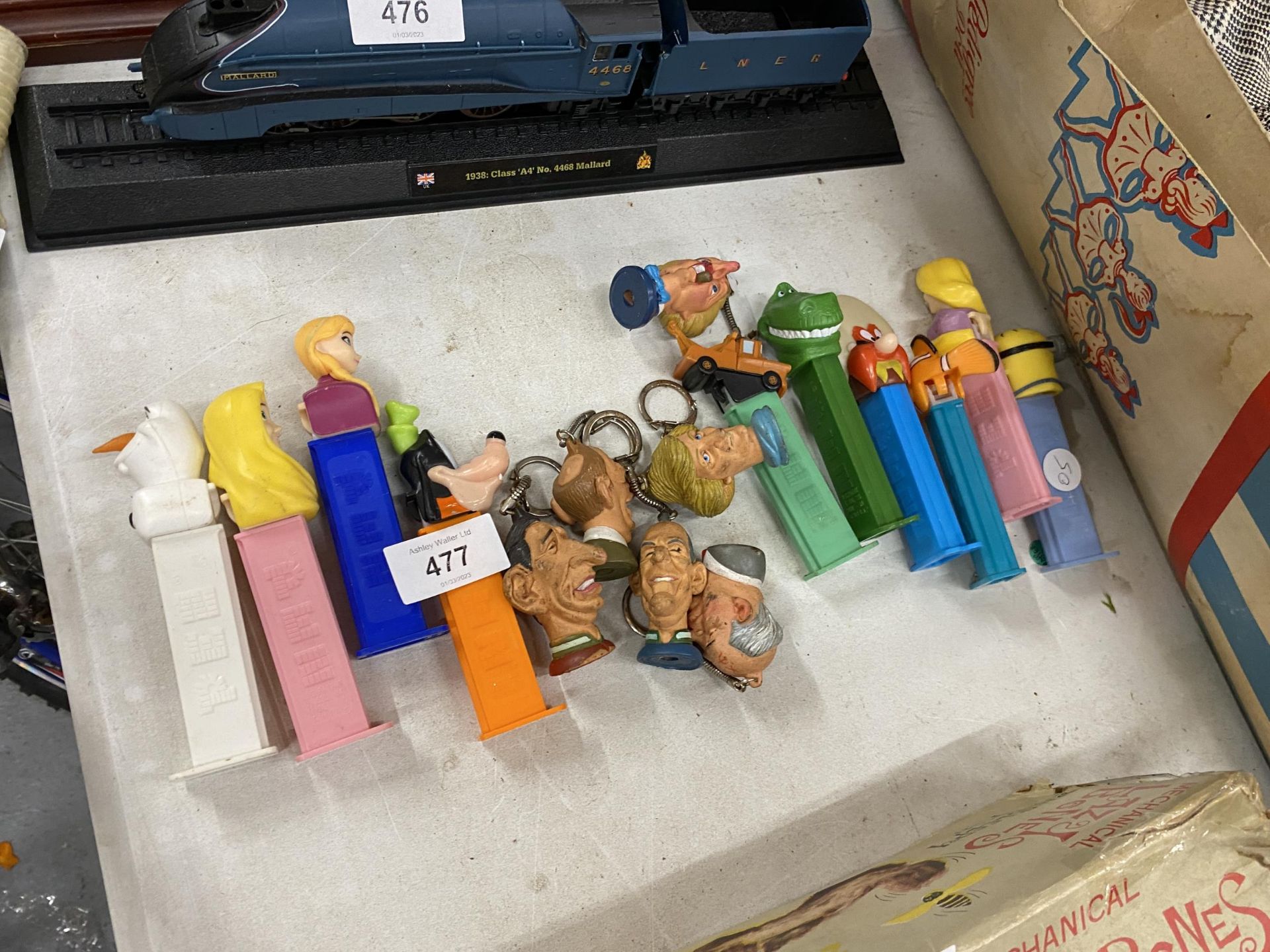 A GROUP OF VINTAGE PEZ DISPENSERS