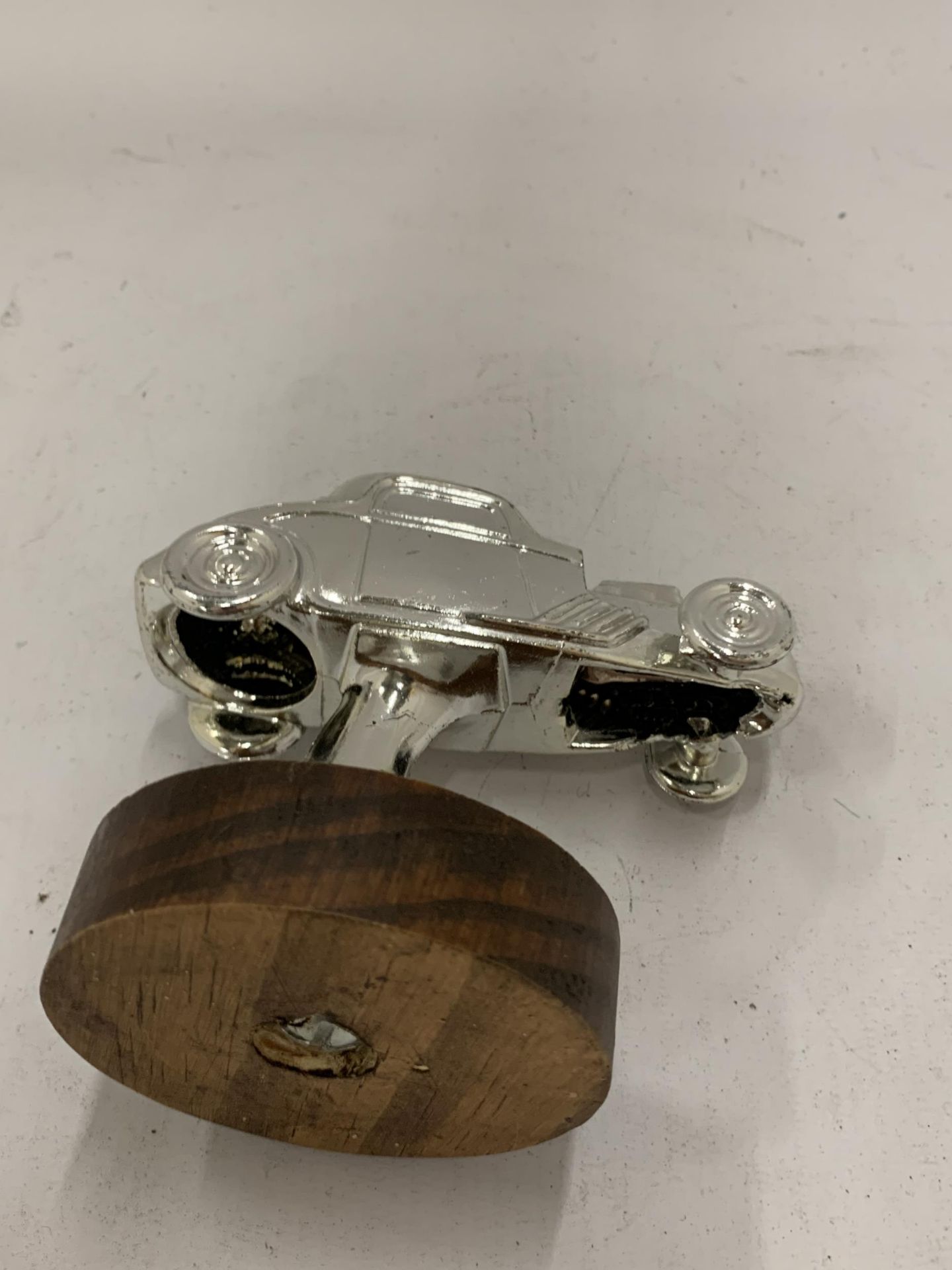 A HOT ROD TROPHY ON A WOODEN BASE HEIGHT 10CM - Image 5 of 6