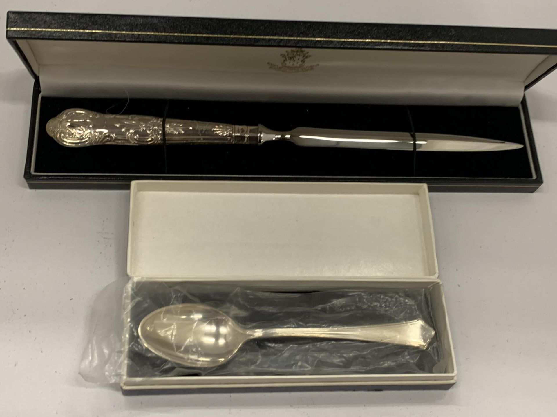 TWO BOXED ITEMS TO INCLUDE A SILVER HANDLED LETTER OPENER & A SILVER TEASPOON - Image 2 of 4