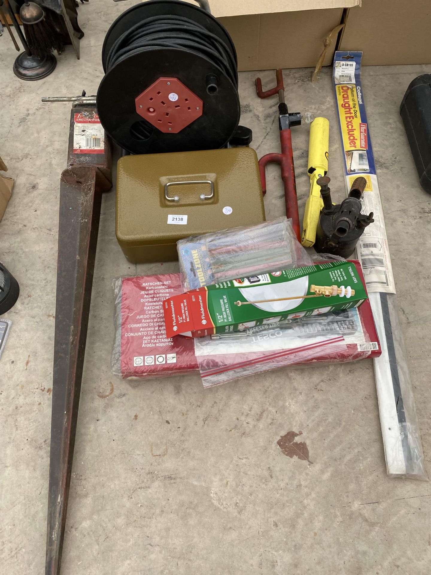 AN ASSORTMENT OF ITEMS TO INCLUDE A BLOW TORCH AND A CASH TIN ETC