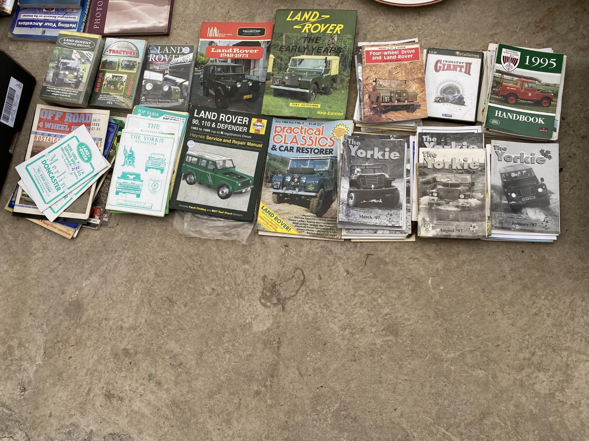 A LARGE COLLECTION OF VARIOUS LAND ROVER MAGAZINES