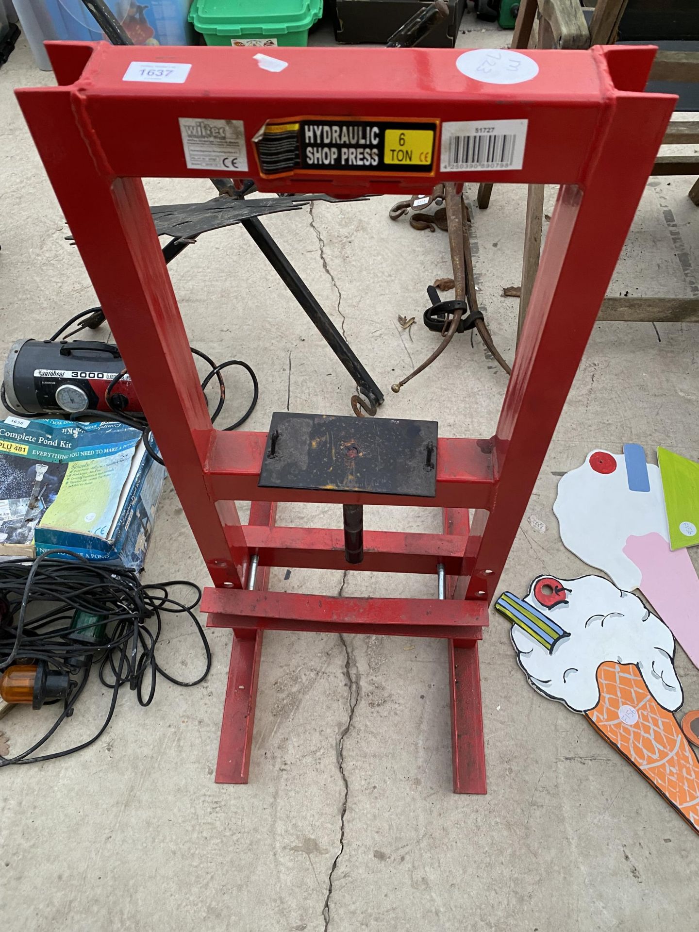 A SIX TONNE HYDRAULIC SHOP PRESS