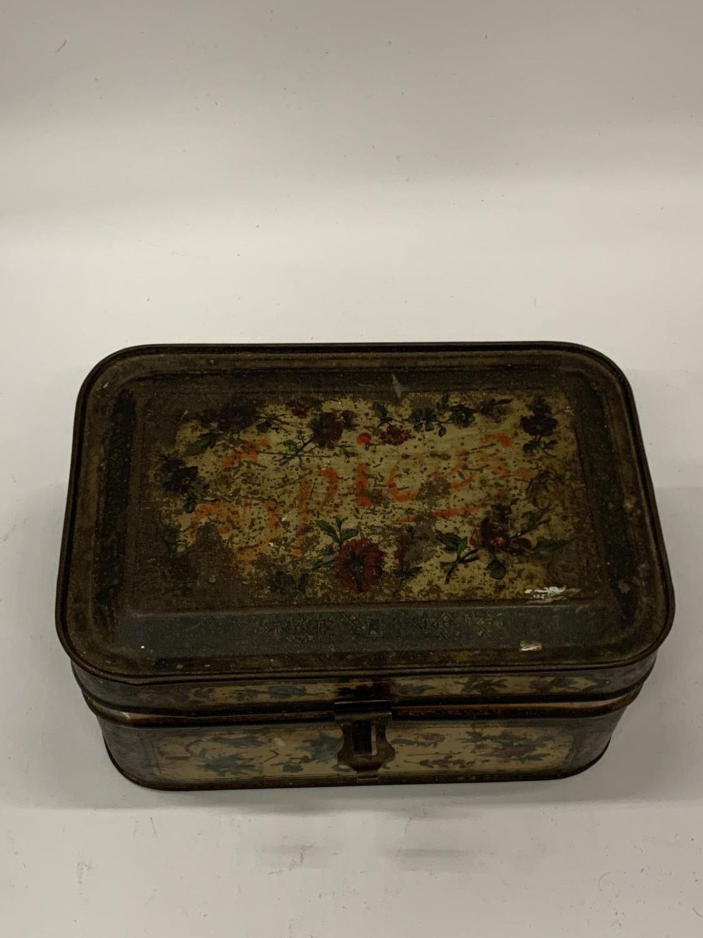 A VINTAGE 1940'S TIN METAL SPICE CHEST WITH SIX INNER LIDDED SPICE CONTAINERS - Image 6 of 6