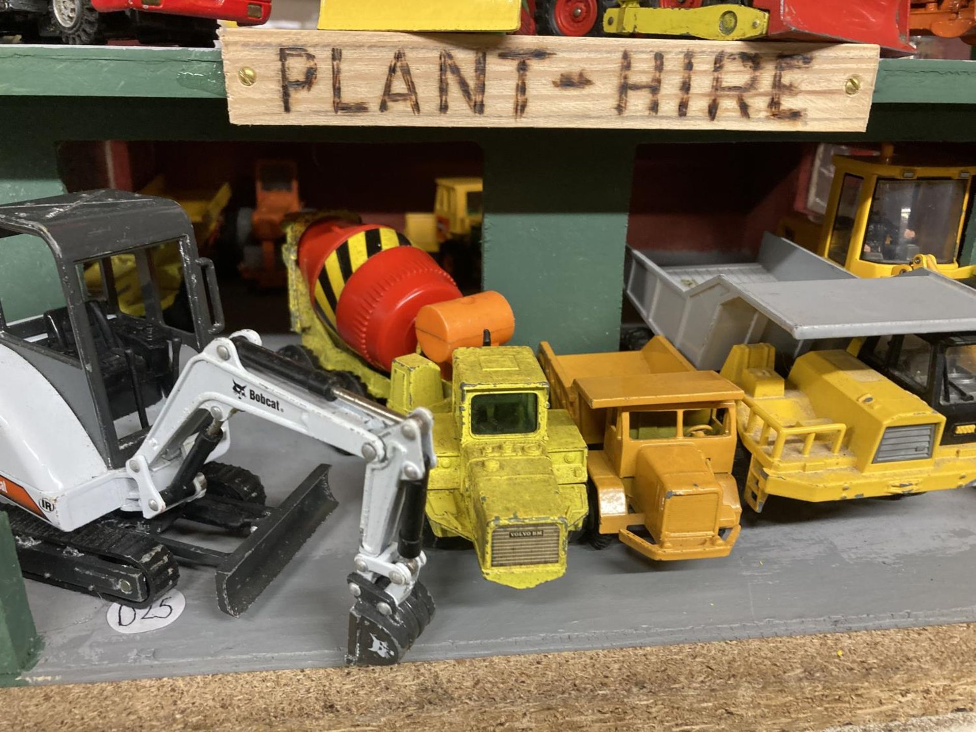 A PLANT HIRE GARAGE WITH TWELVE VARIOUS VEHICLES AND MACHINES - Image 4 of 4