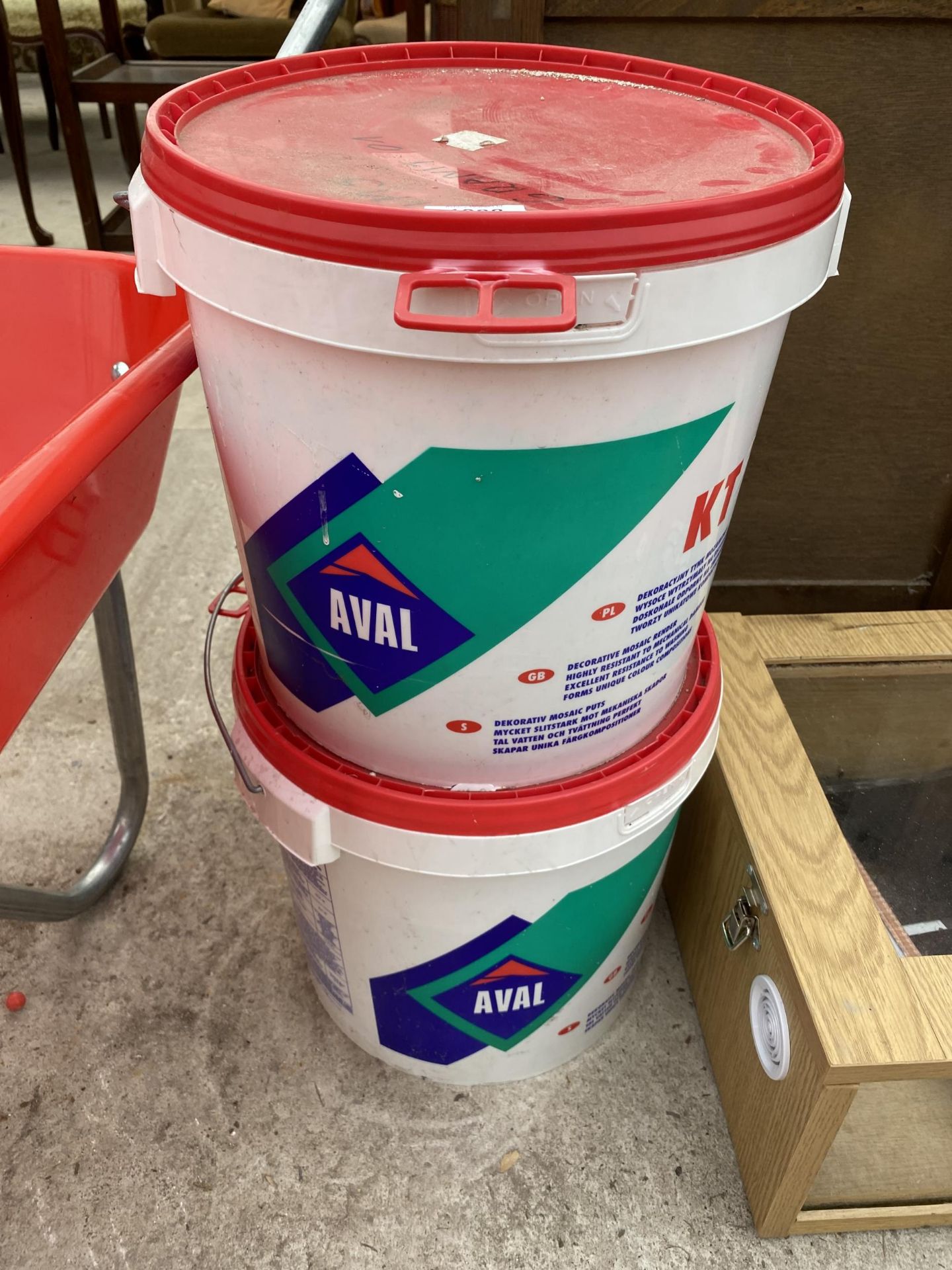 TWO PART TUBS OF AVAL GRANITE BRUSH IN POINTING GRAIN
