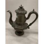 A DECORATIVE VINTAGE PEWTER COFFEE POT HEIGHT 27CM
