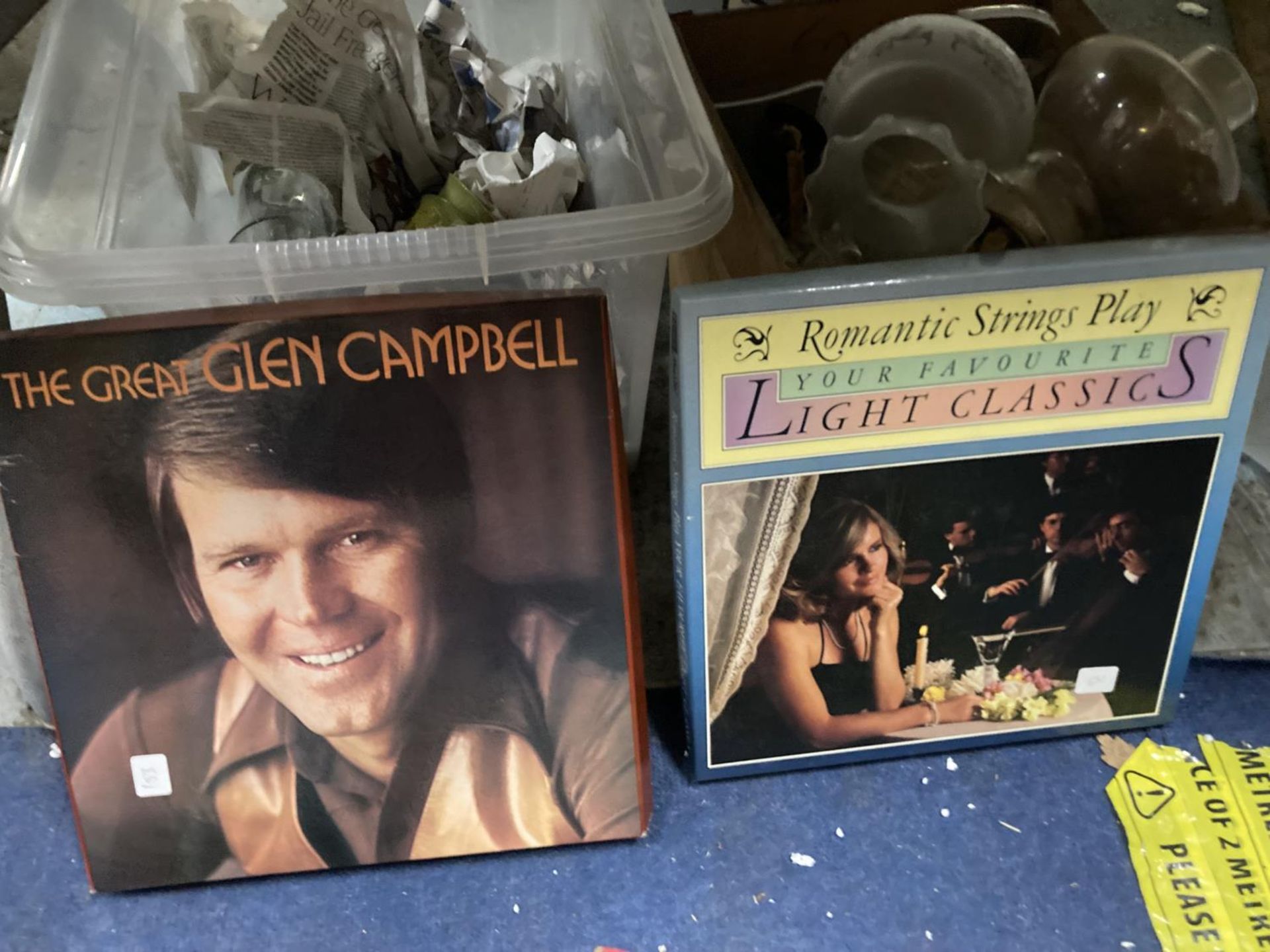 A QUANTITY OF BOXED RECORD SETS TO INCLUDE NAT KING COLE, GLEN CAMPBELL, MARIO LANZA PLUS THE - Bild 4 aus 4