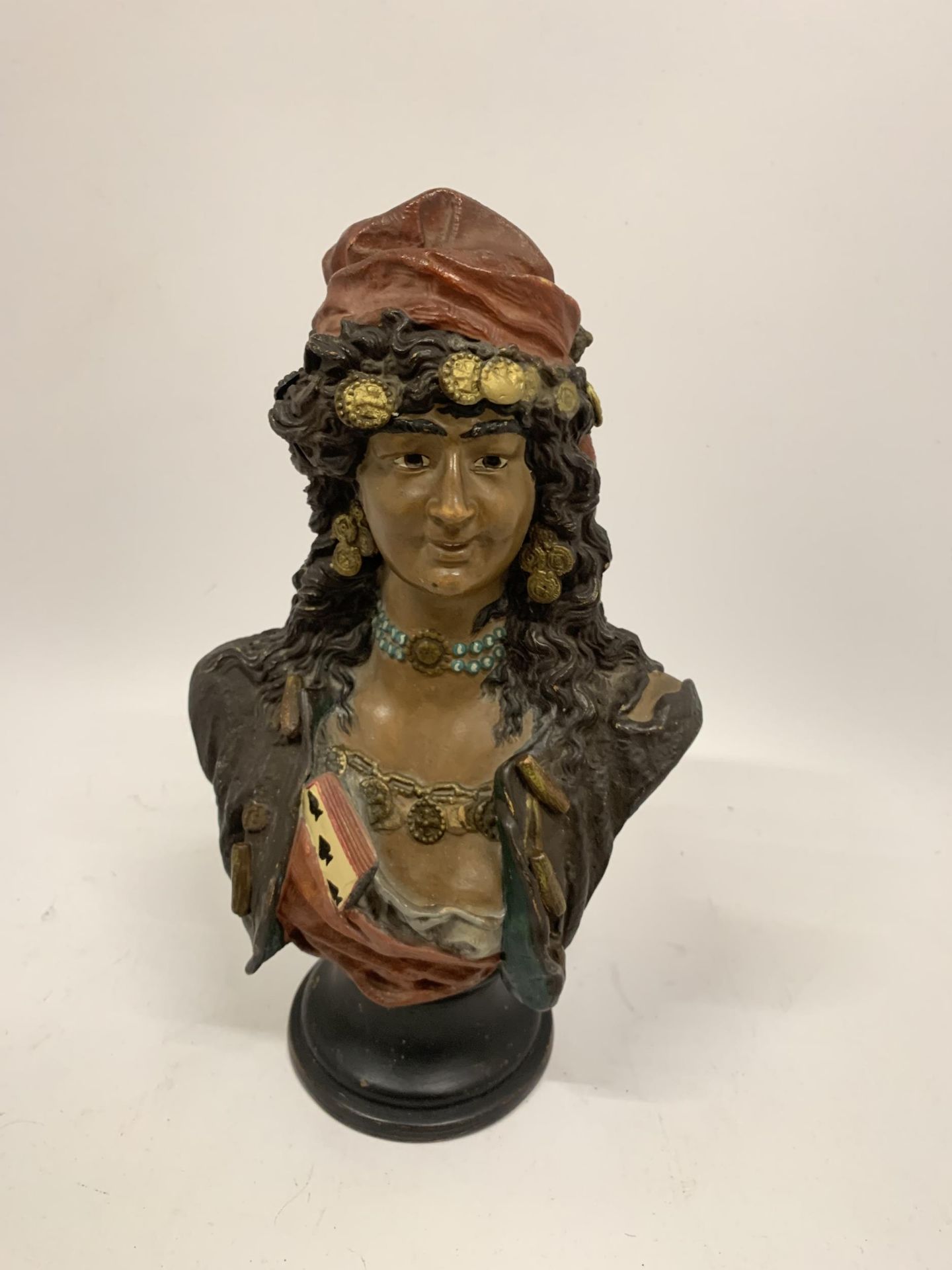 A CERAMIC BUST OF A ROMANY LADY HEIGHT 27CM