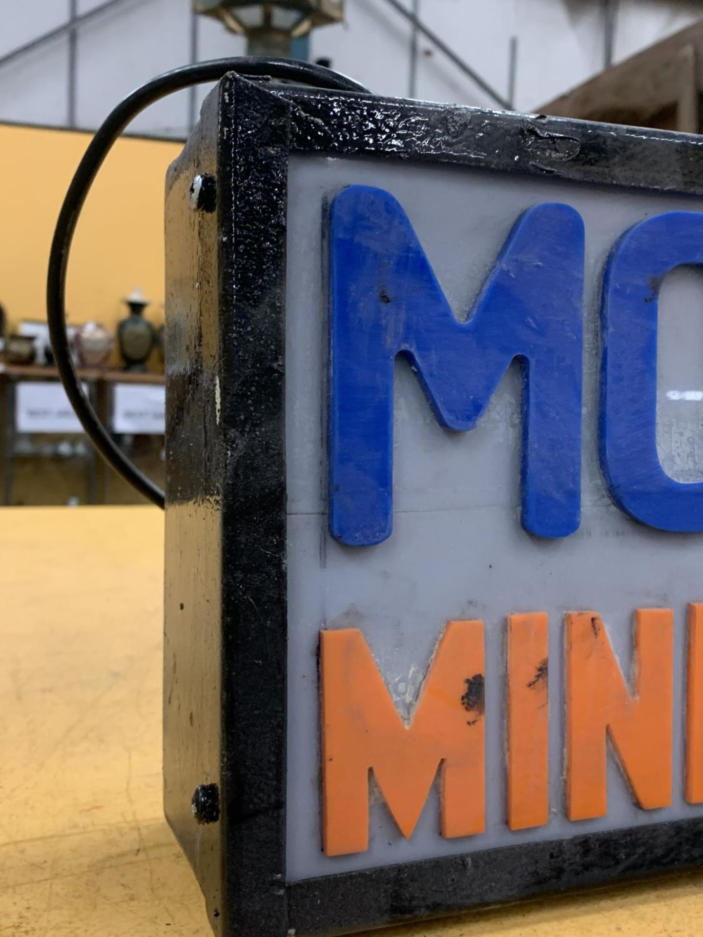 A MORRIS MINI-MINOR ILLUMINATED BOX SIGN, 22 X 44 X 10CM - Image 4 of 4