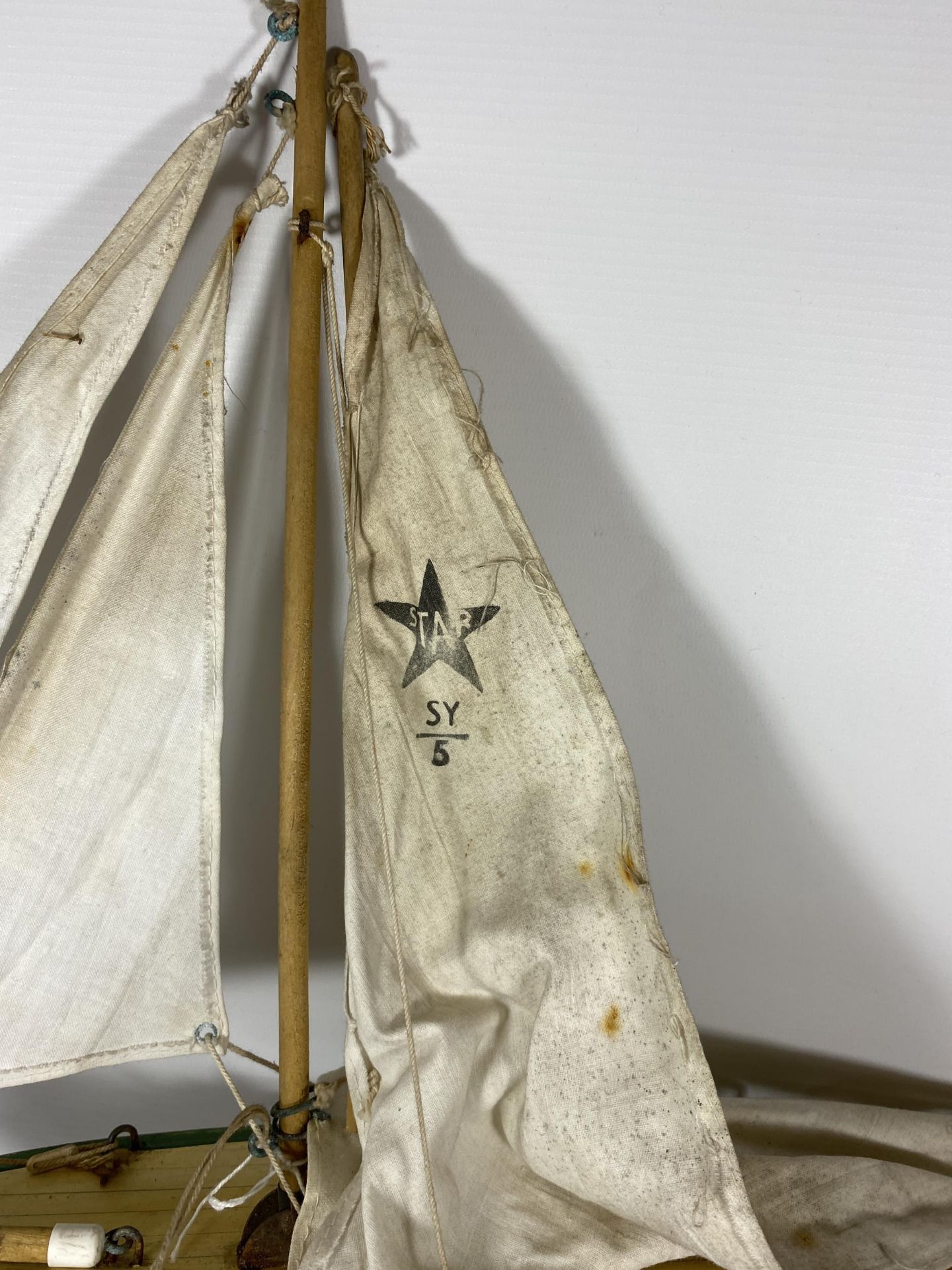 A VINTAGE 'STAR YACHT' SAILING BOAT MODEL - Image 3 of 5