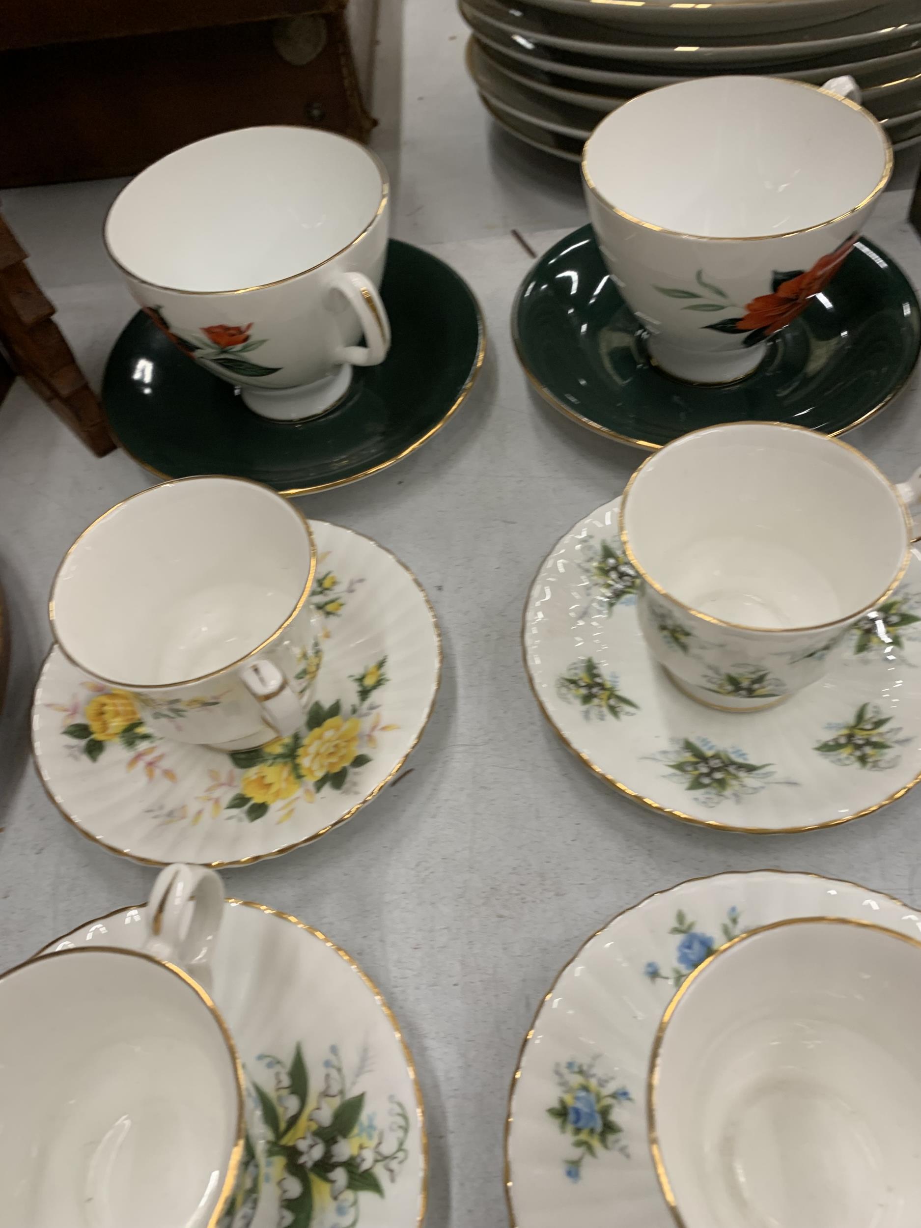 A QUANTITY OF VINTAGE CUPS AND SAUCERS TO INCLUDE ROYAL ALBERT 'TAHINI' AND ROYAL WINDSOR PLUS A - Image 7 of 8