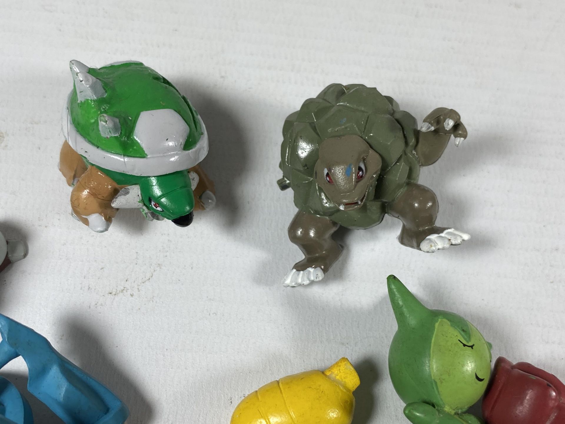 A MIXED LOT OF POKEMON FIGURES - Image 3 of 3