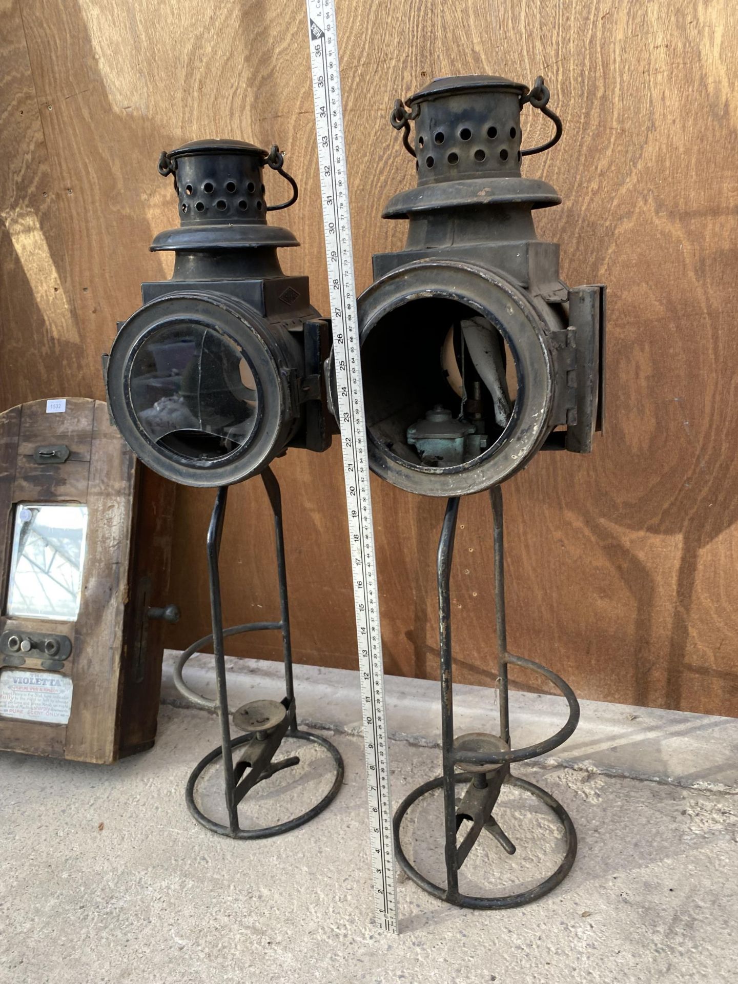 A PAIR OF VINTAGE AND RARE GERMAN RAILWAY LAMPS - Image 4 of 4