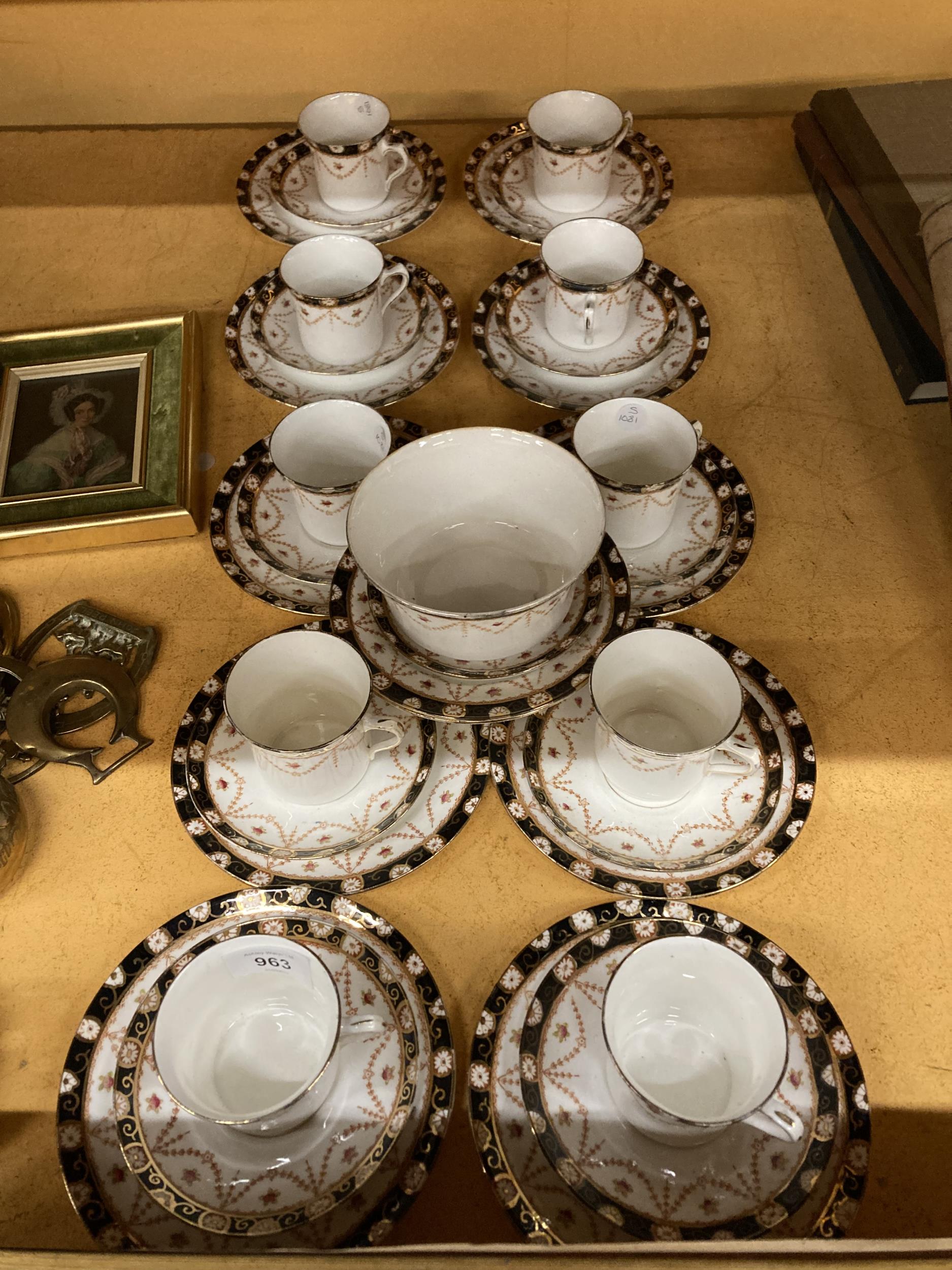 AN EDWARDIAN BONE CHINA PART TEA SERVICE TO INCLUDE CUPS, SAUCERS, SIDE PLATES, A SUGAR BOWL, ETC