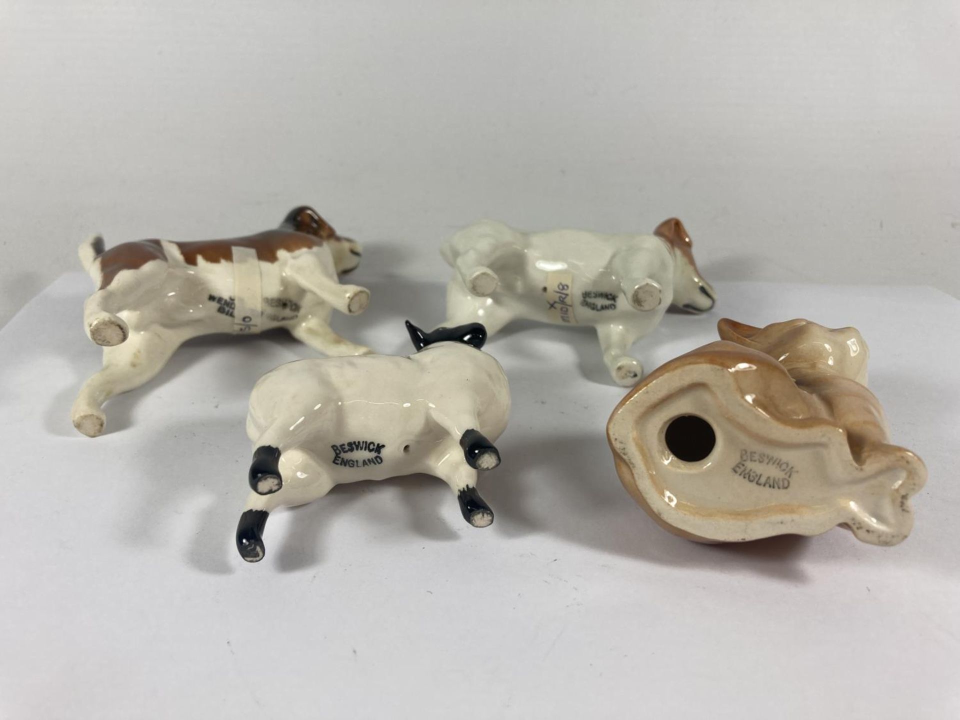 FOUR BESWICK FIGURES TO INCLUDE A JACK RUSSEL, HOUND, A LAMB AND A CAT - Image 6 of 6