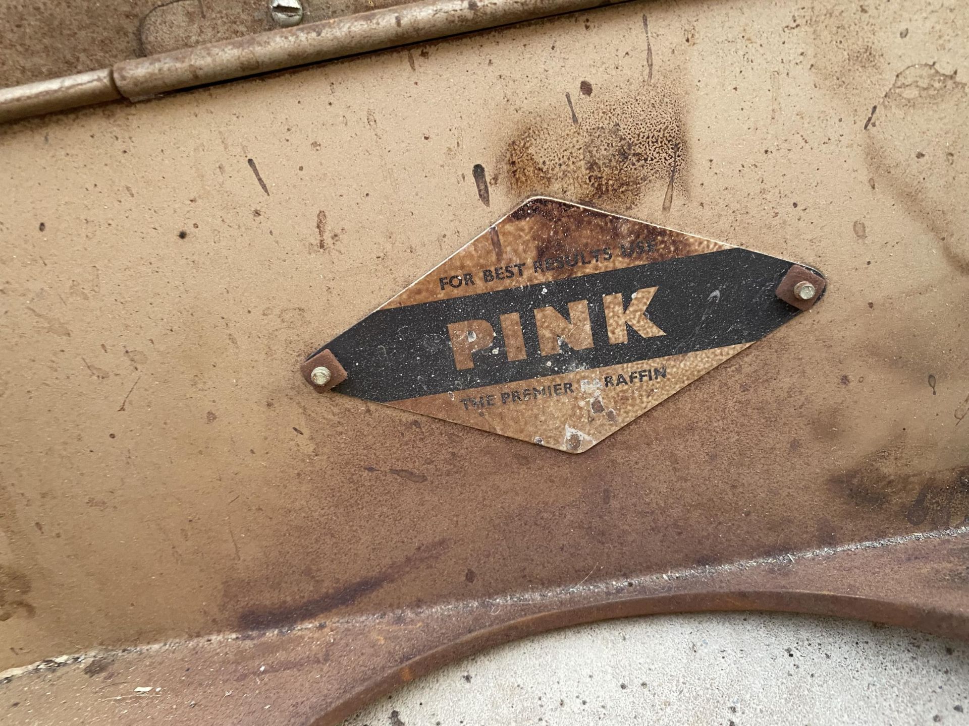 A VINTAGE 'PINK' PARAFIN HEATER - Image 4 of 5