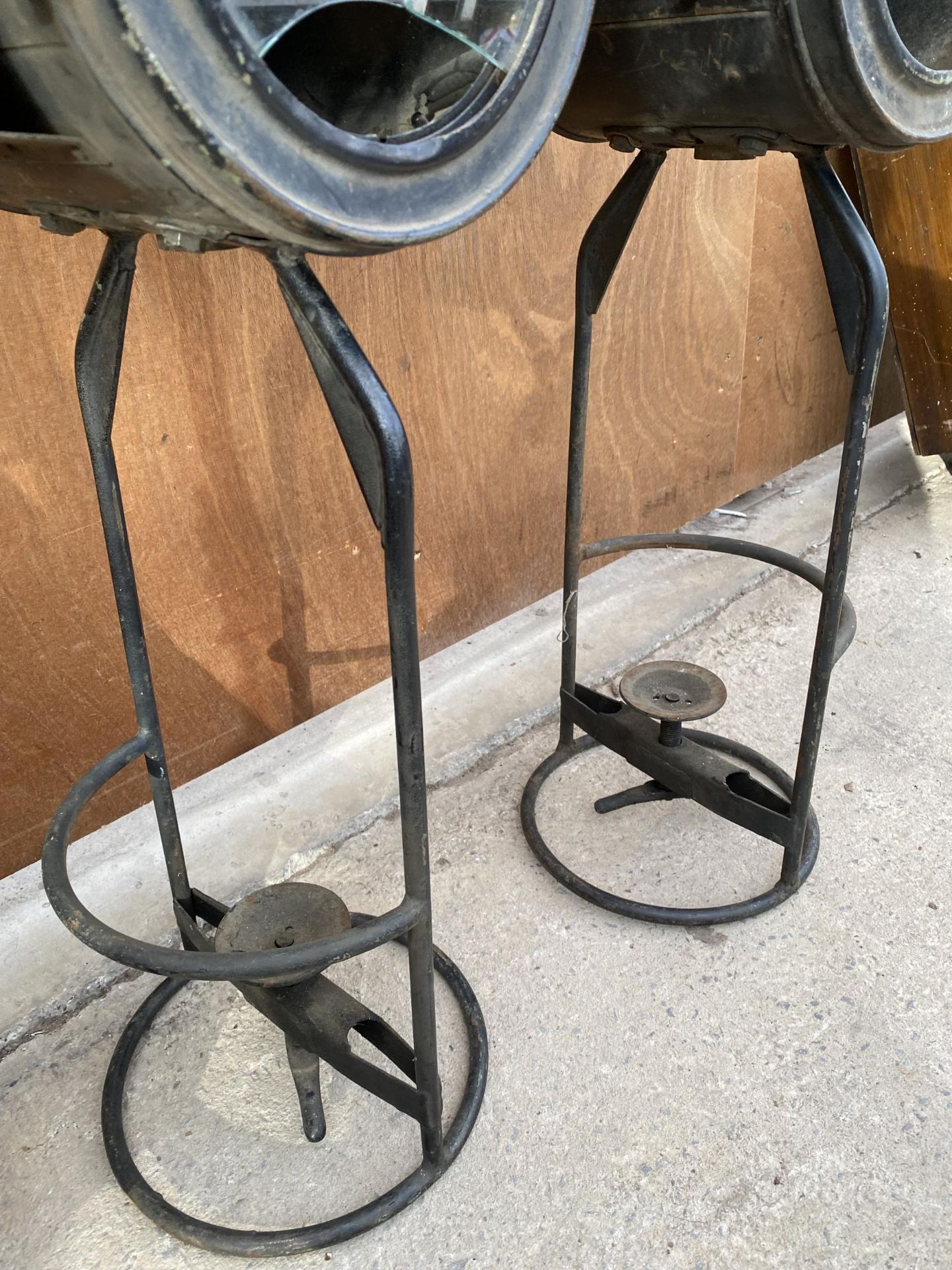 A PAIR OF VINTAGE AND RARE GERMAN RAILWAY LAMPS - Image 3 of 4