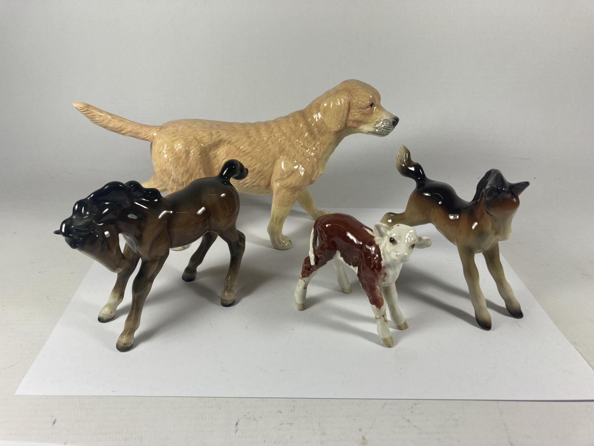 FOUR CERAMIC ANIMALS TO INCLUDE A ROYAL DOULTON RETRIEVER, A BESWICK FOAL, MIDWINTER FOAL AND A
