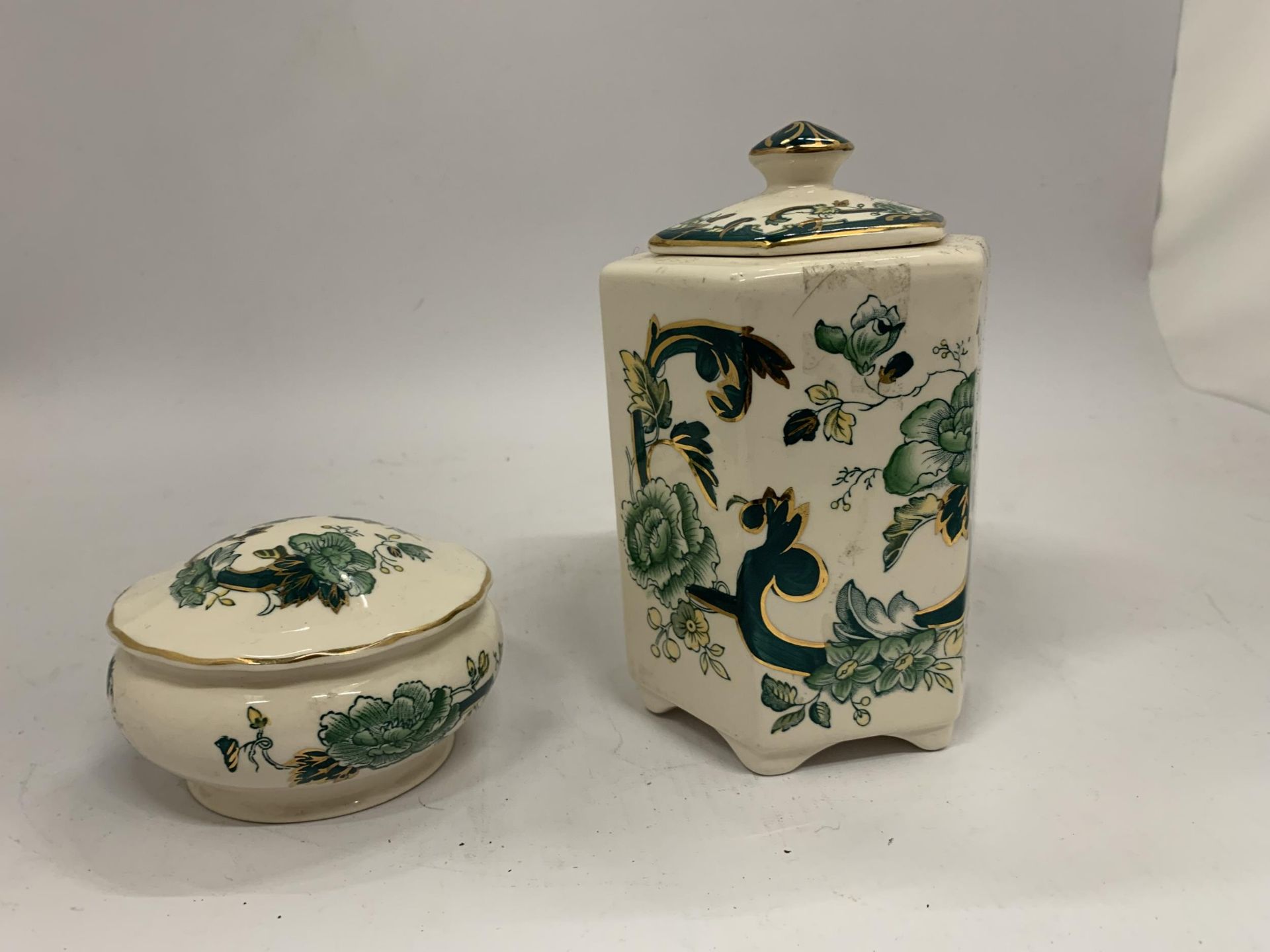 TWO PIECES OF MASON'S 'CHARTREUSE' TO INCLUDE A LIDDED JAR AND TRINKET BOX