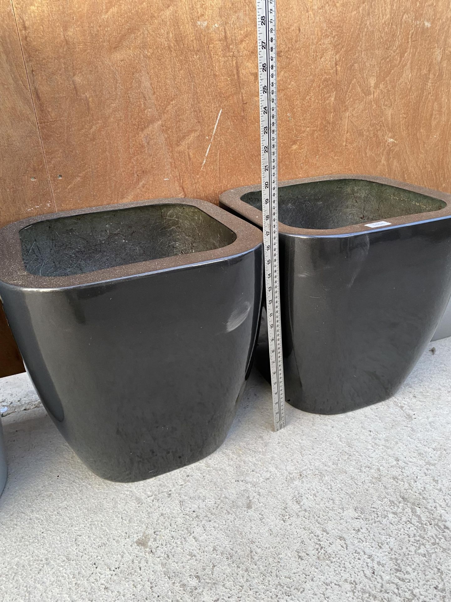 A PAIR OF CURVED SQUARE BLACK FIBRE GLASS PLANTERS (H:42CM) - Image 2 of 3