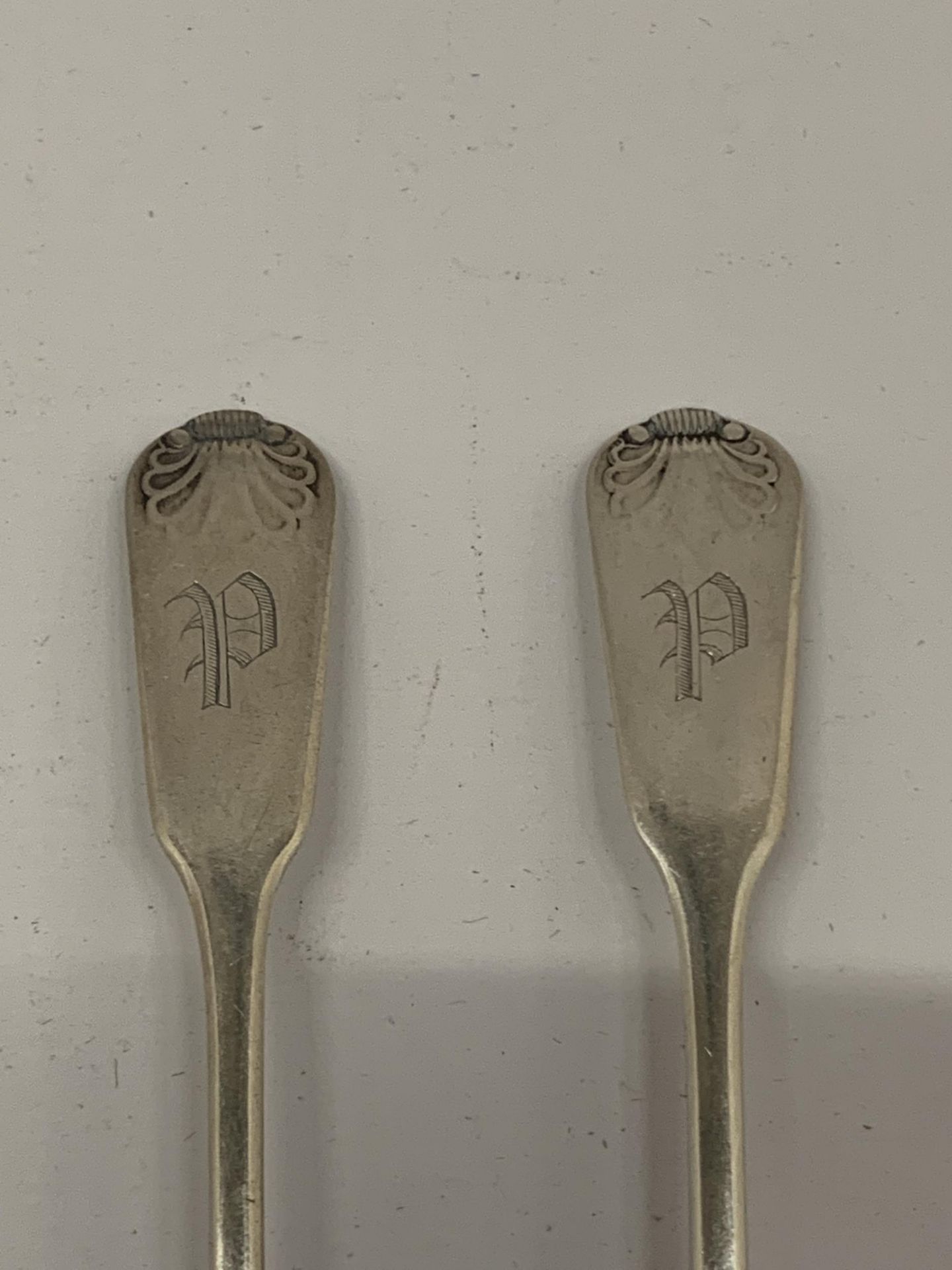 A PAIR OF GEORGIAN SILVER TEASPOONS, TOTAL WEIGHT 30G - Image 3 of 6