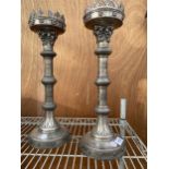 A PAIR OF DECORATIVE METAL CANDLE HOLDERS (H:44CM)