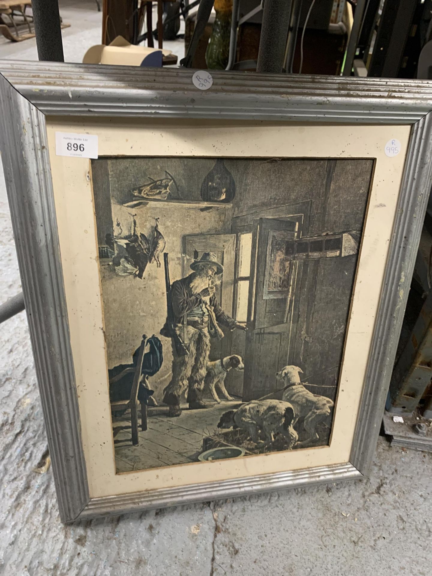 A SILVER PAINTED WOODEN FRAMED PRINT OF A HUNTING SCENE